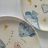 Set of two large ceramic plates – fish "head to tail" design