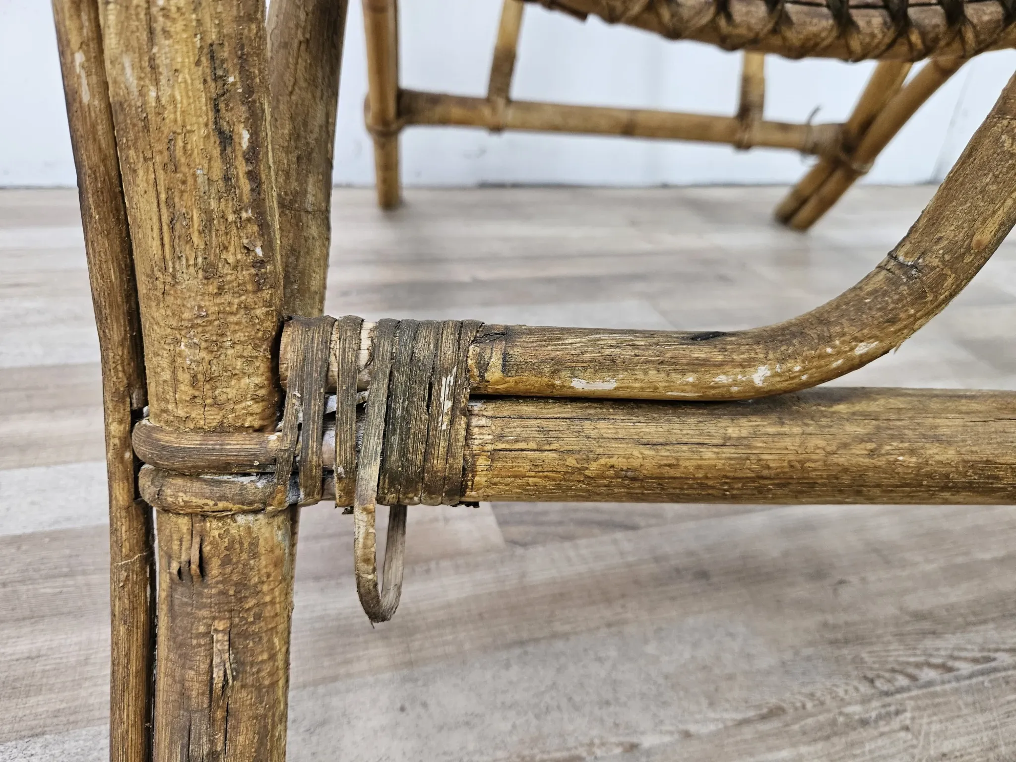 Quatre fauteuils en osier vintage, années 1970