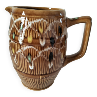 Barrel effect pitcher