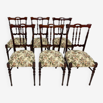 Un ensemble de six chaises rustiques italiennes en bois datant des années 1960