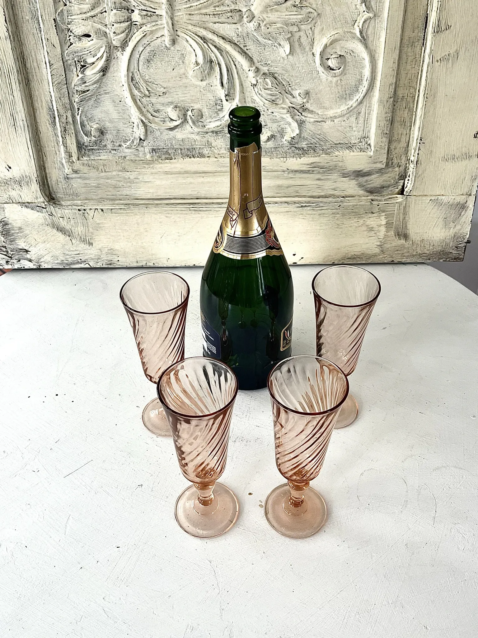 Champagne flutes set of 4, pink French swirl glass stemware