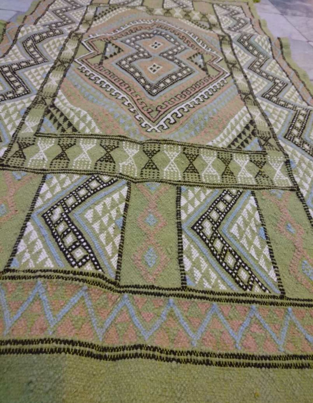 Green berber carpet in pure wool 195x100cm