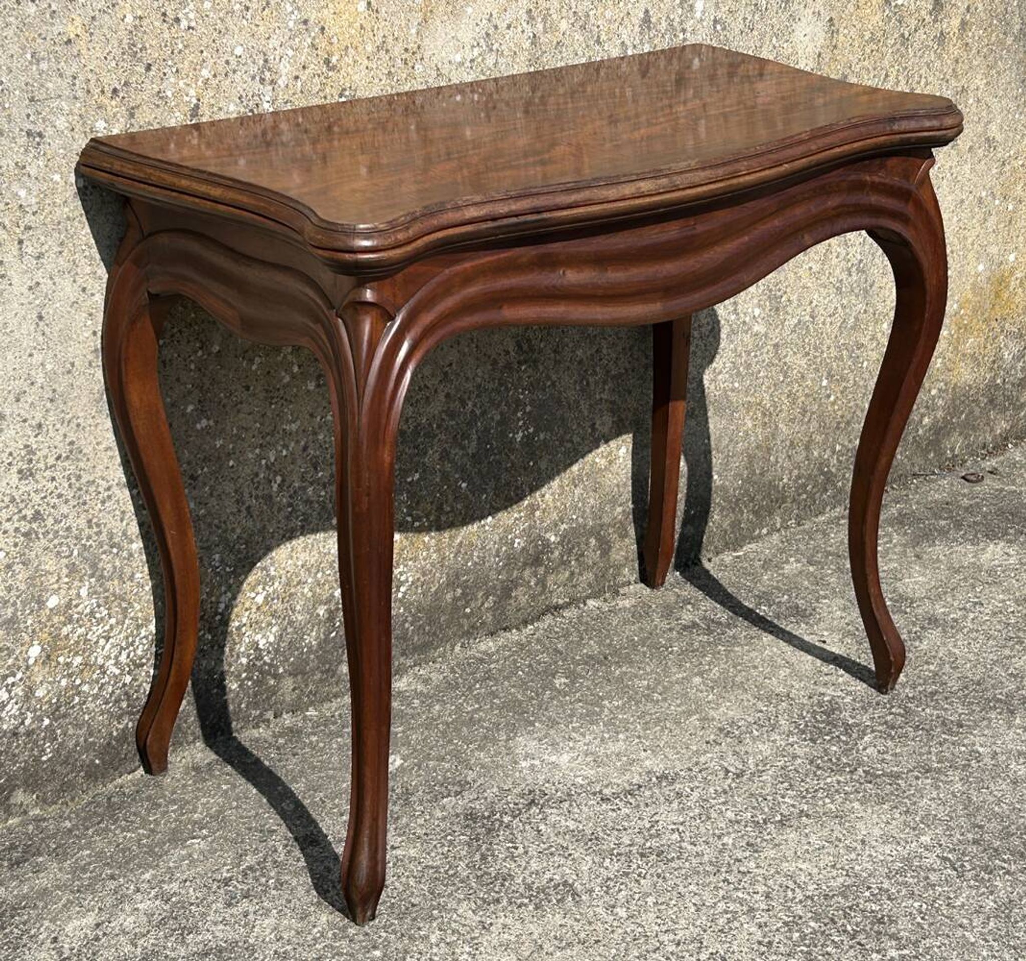 Table de jeu en bois d'acajou Napoléon III, 18ème siècle