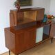 Buffet long moderniste des années 1970.