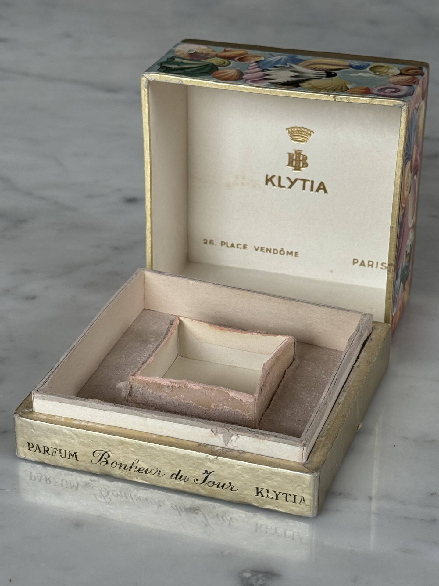 Vintage powder box Klytia "Bonheur du jour"
