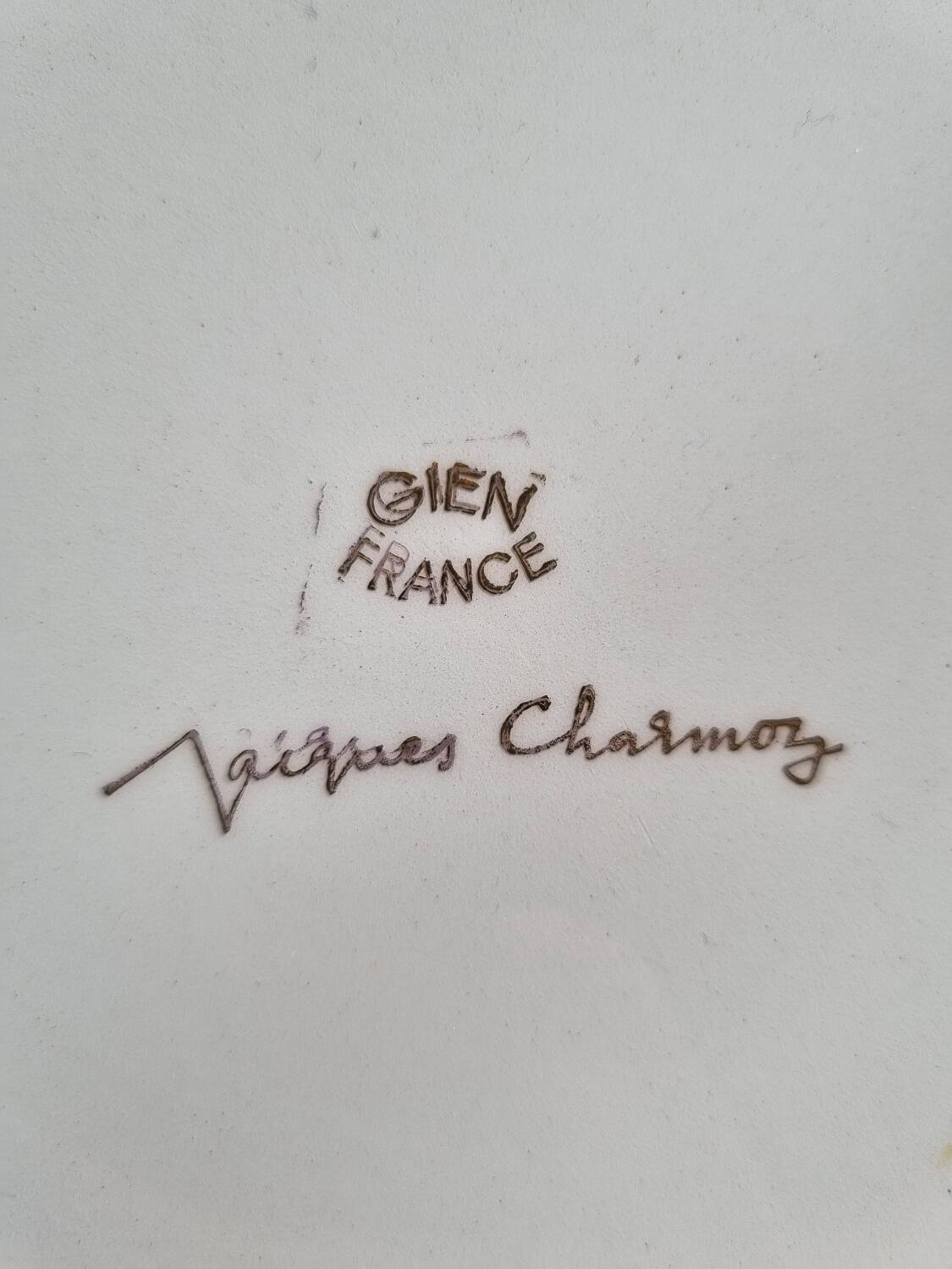Dessert plates and their Gien earthenware dish illustrated by J. Charmoz automobile theme