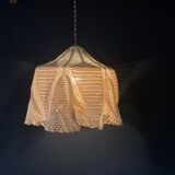 Suspension en opaline blanche et abat jour en crochet ancien fait main