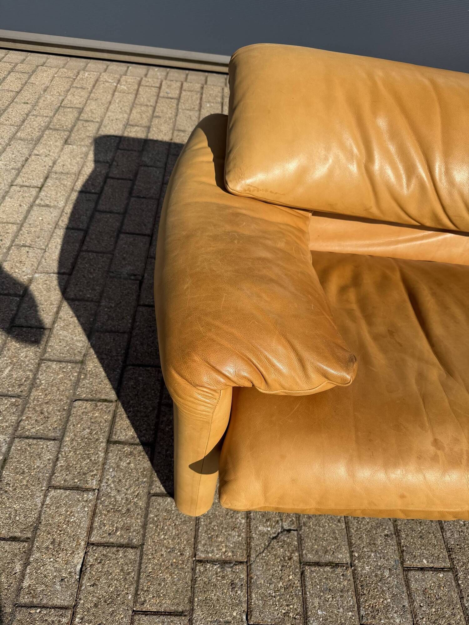 Beautiful Cassina Maralunga 2-seater in camel light patinated natural leather.
