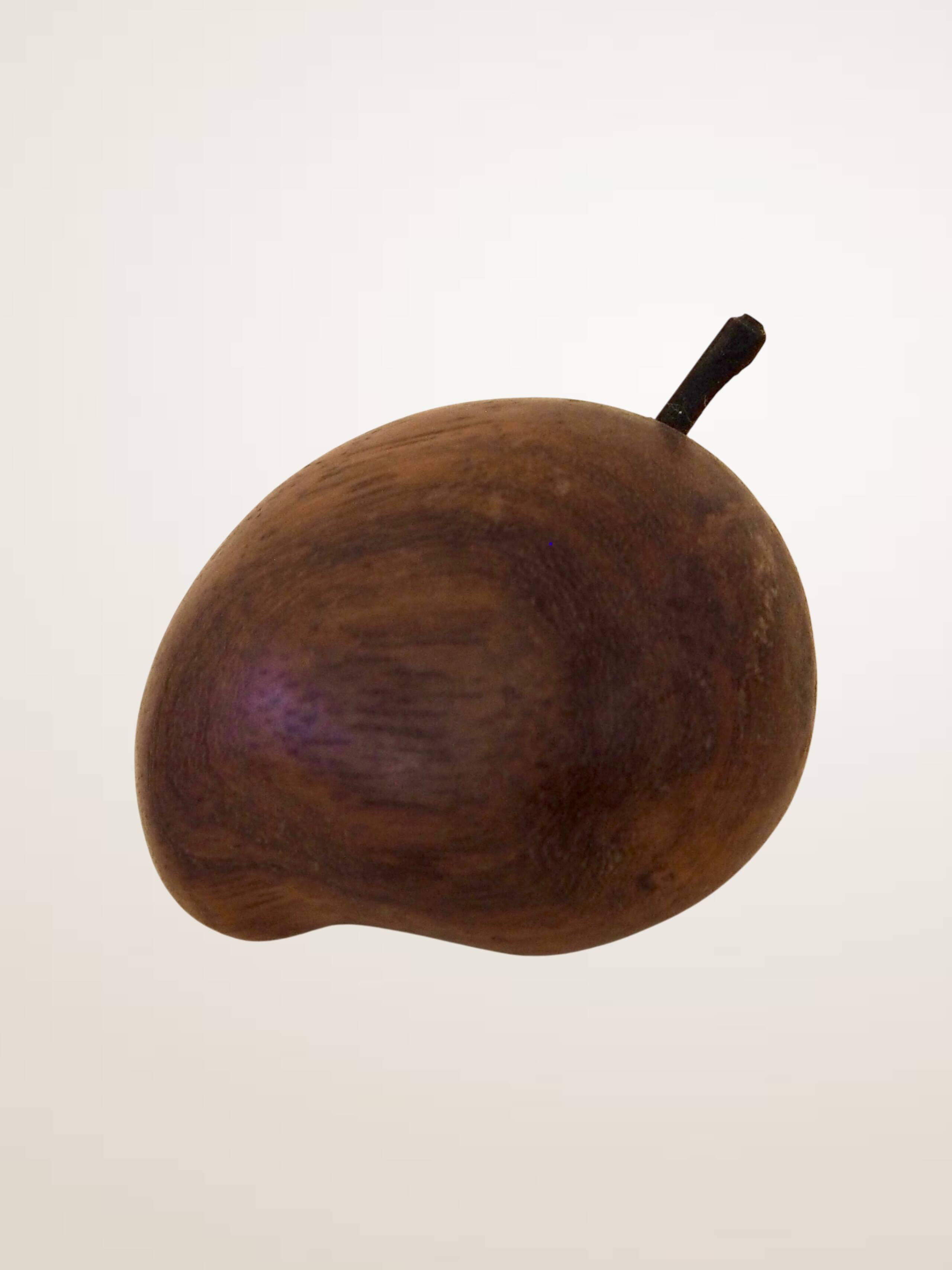 Ensemble de cinq fruits décoratifs en teck