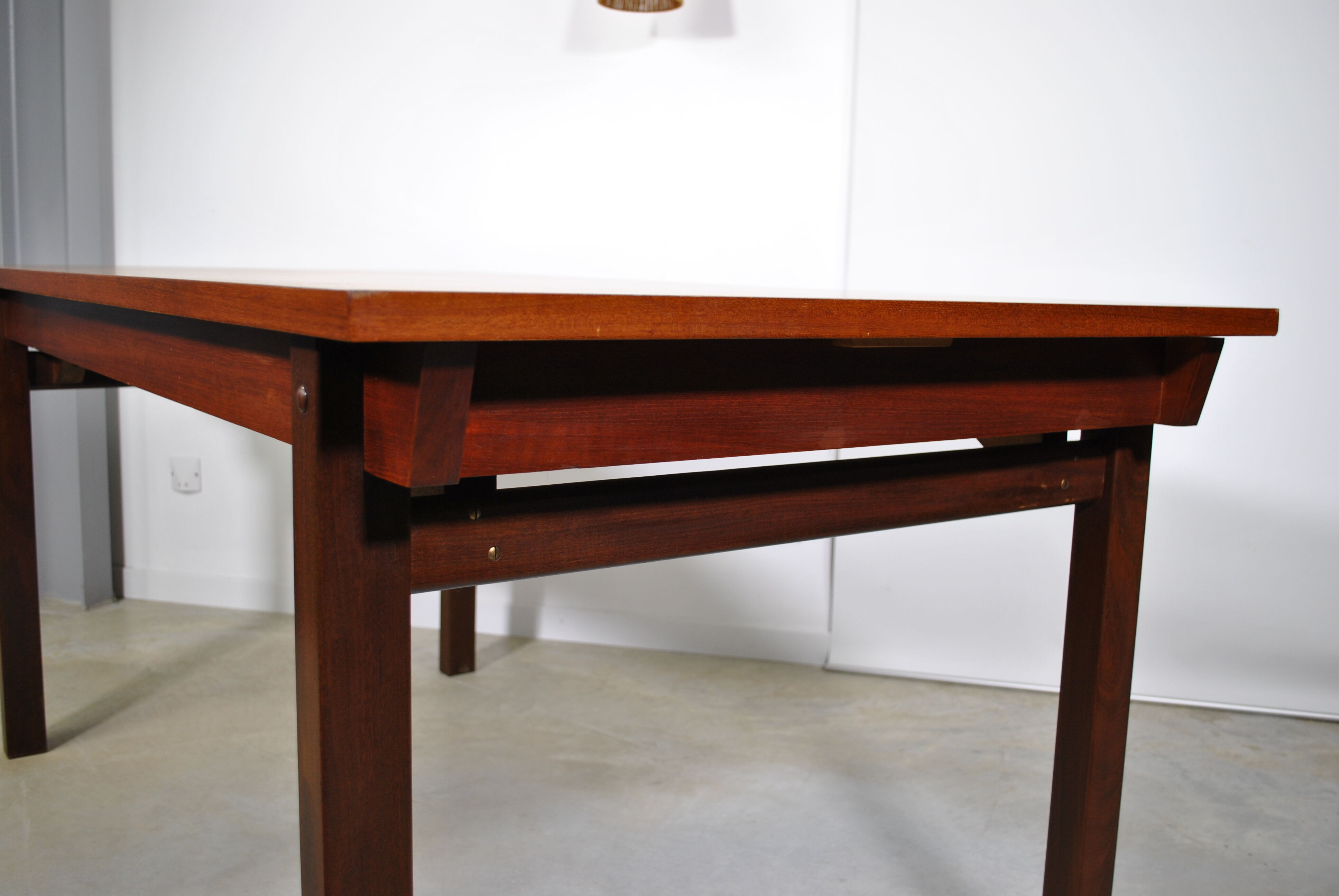 Extendable dining table in 1970 teak