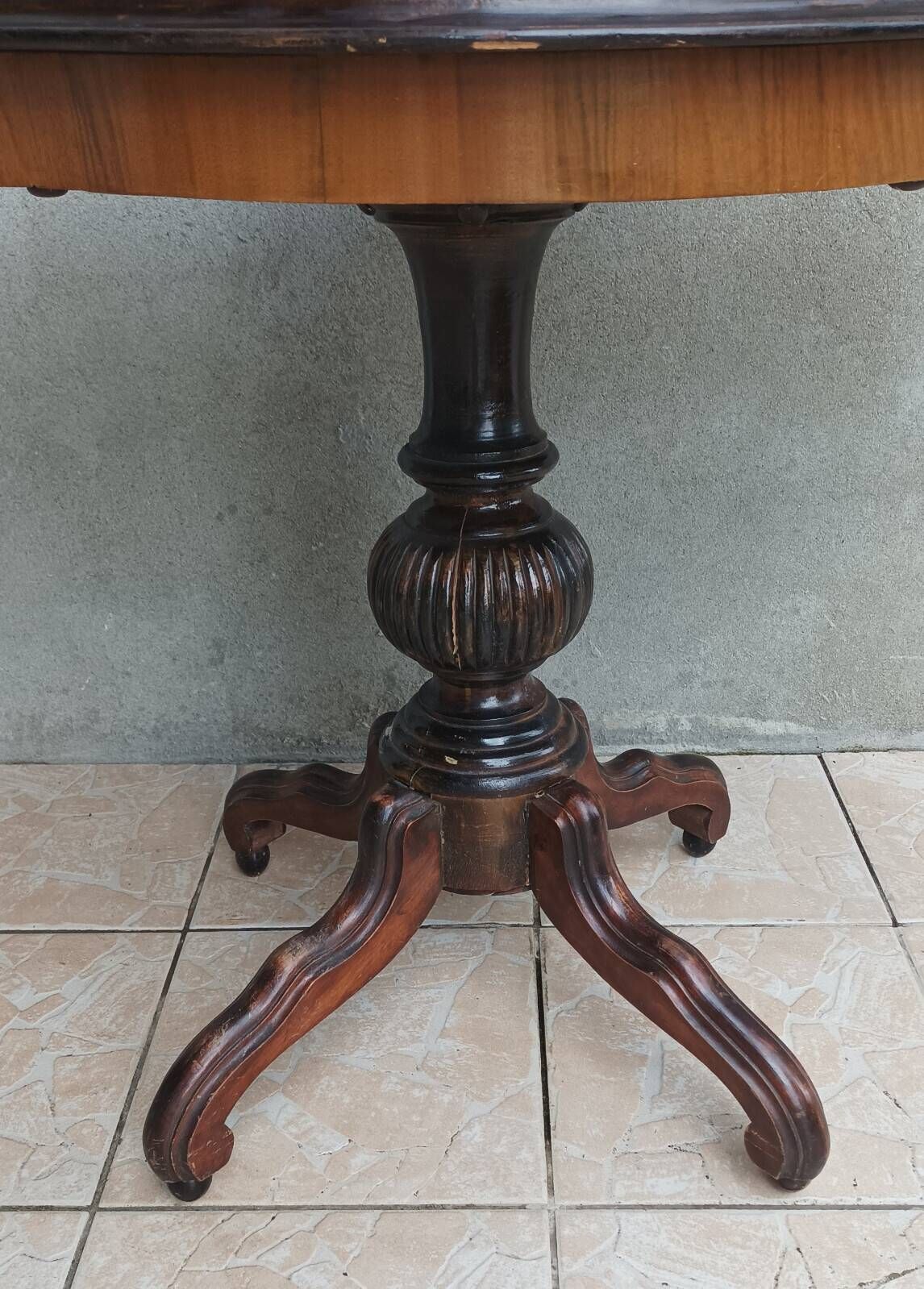 Napoleon III walnut burl table