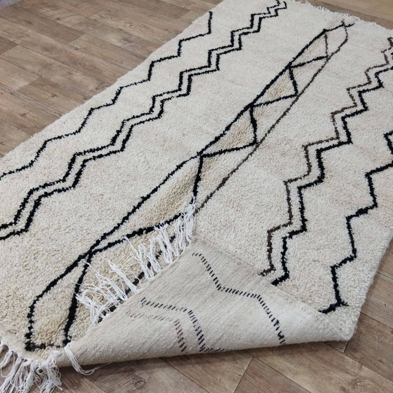 Handmade Moroccan Berber Rug 277 X 157 CM
