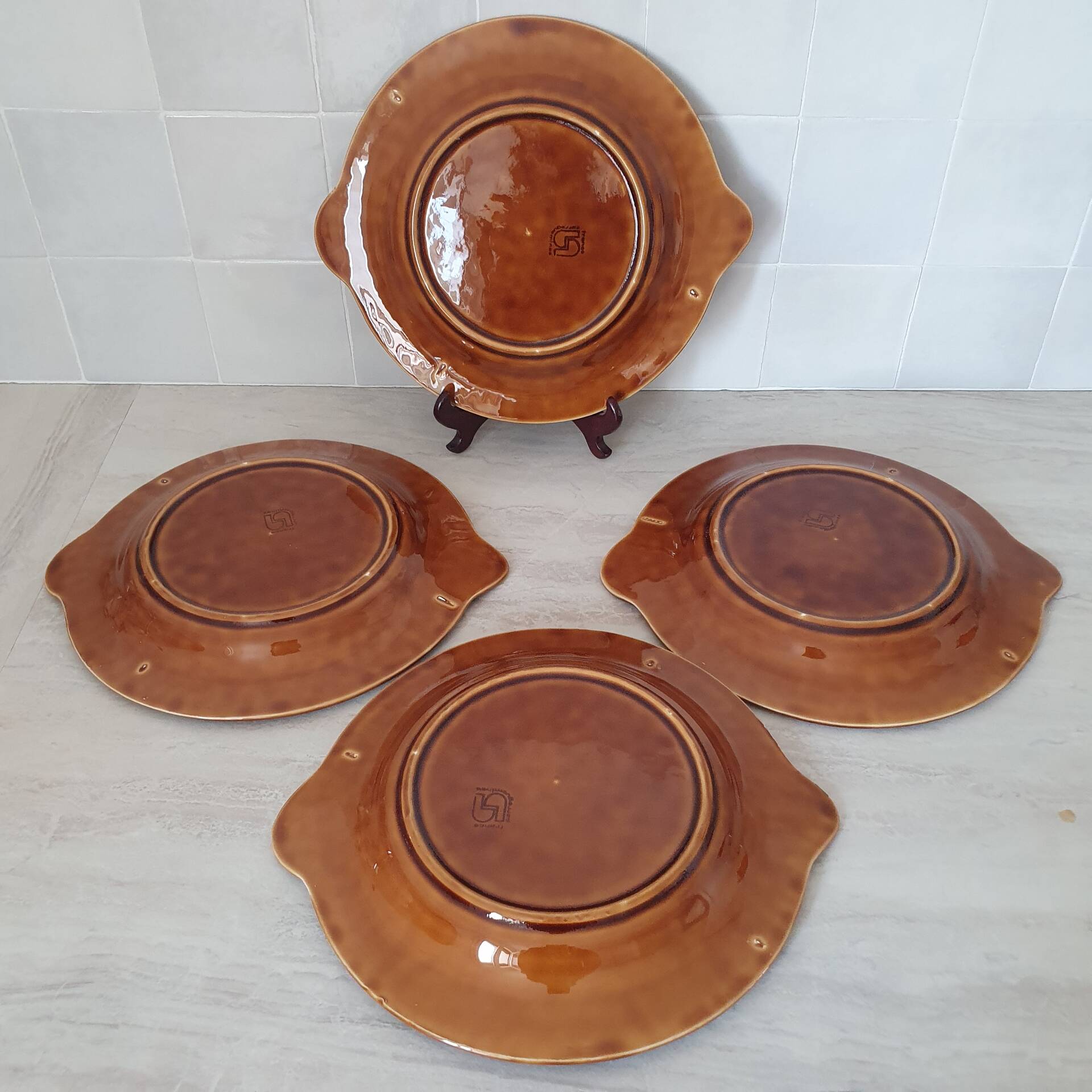Sarreguemines / 4 ceramic fish-shaped plates in Barb porcelain.