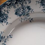 3 assiettes creuses terre de fer au motif fleuri gris ardoise
