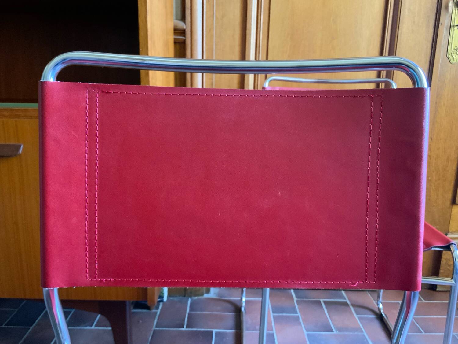 2 tubular chairs in red leather 1970