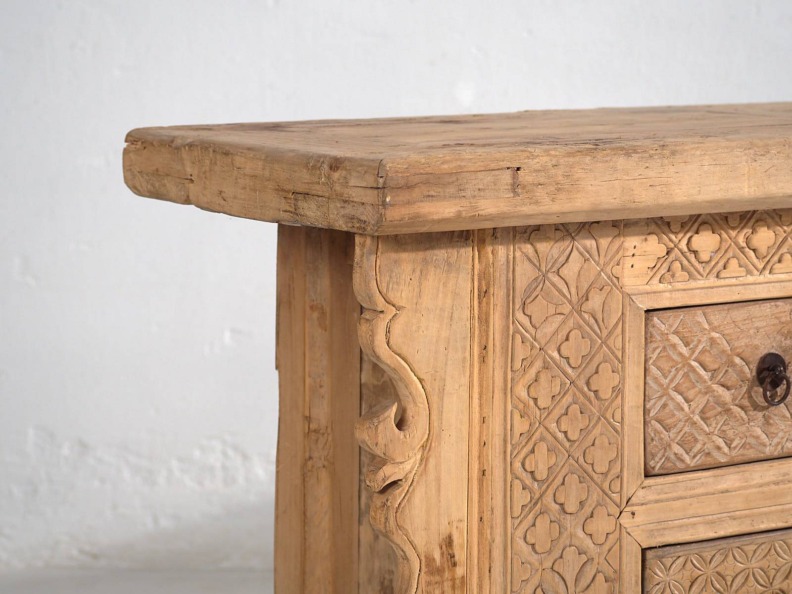 Ancien meuble TV sculpté à la main (c.1900)