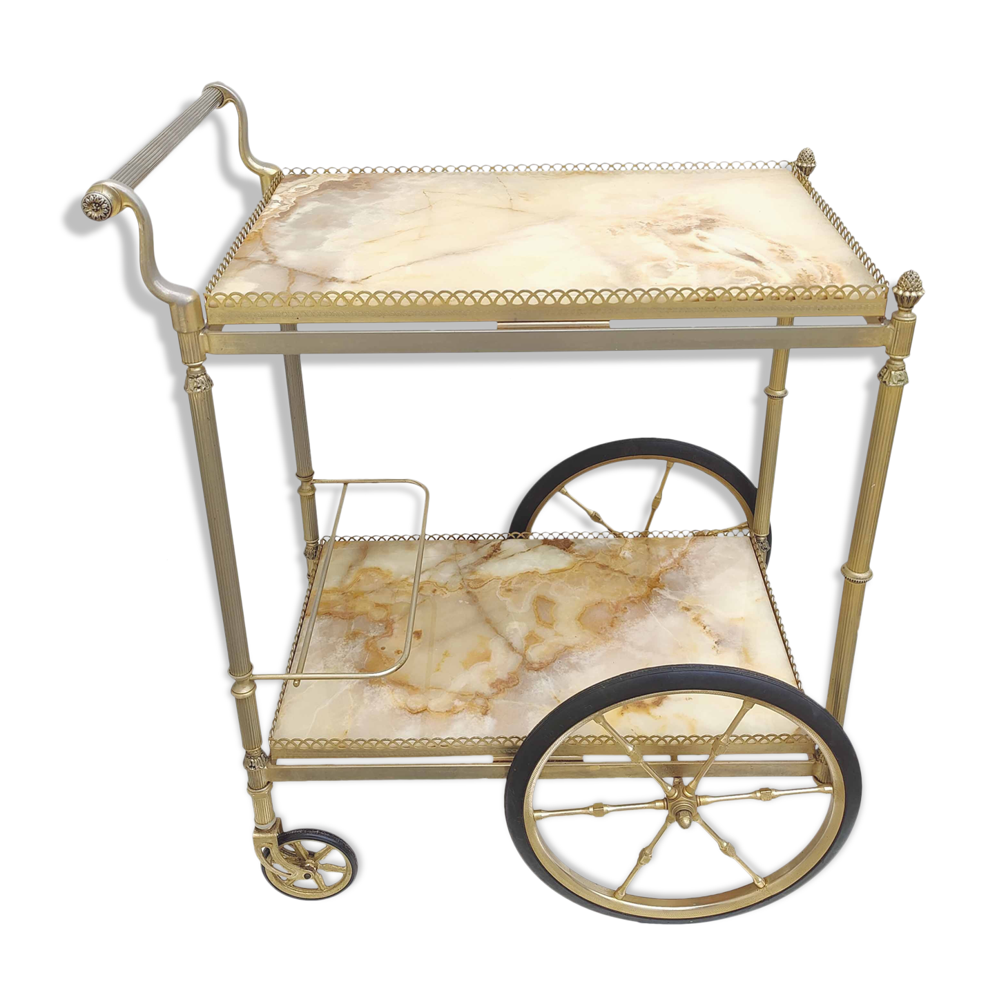 Golden bar and onyx dessert