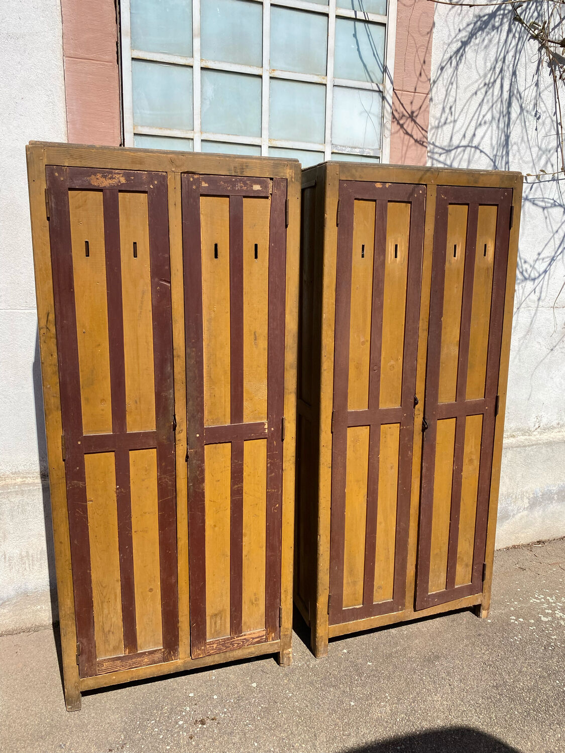 Paire de vestiaire d’usine bois