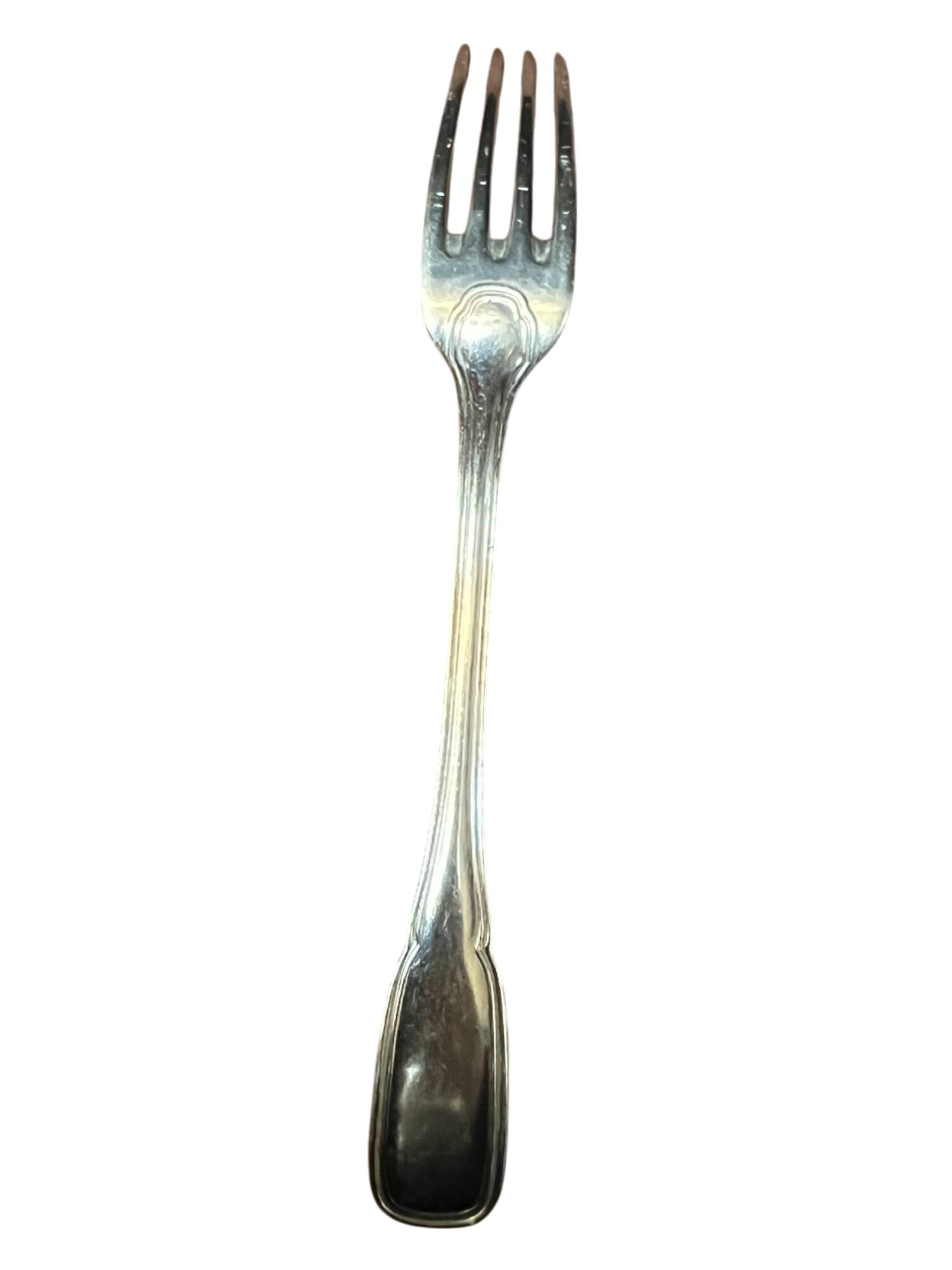 Silver metal cutlery set