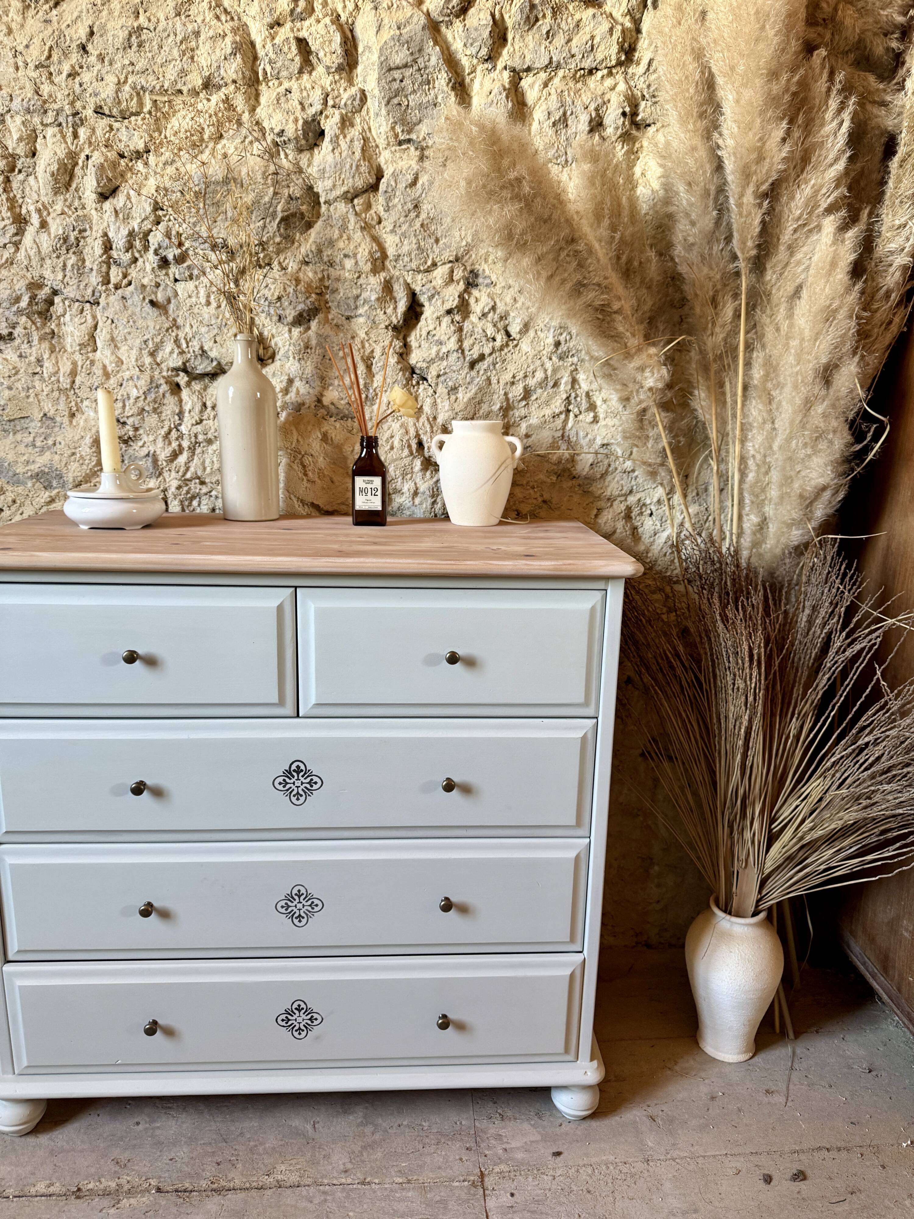 Chest of drawers