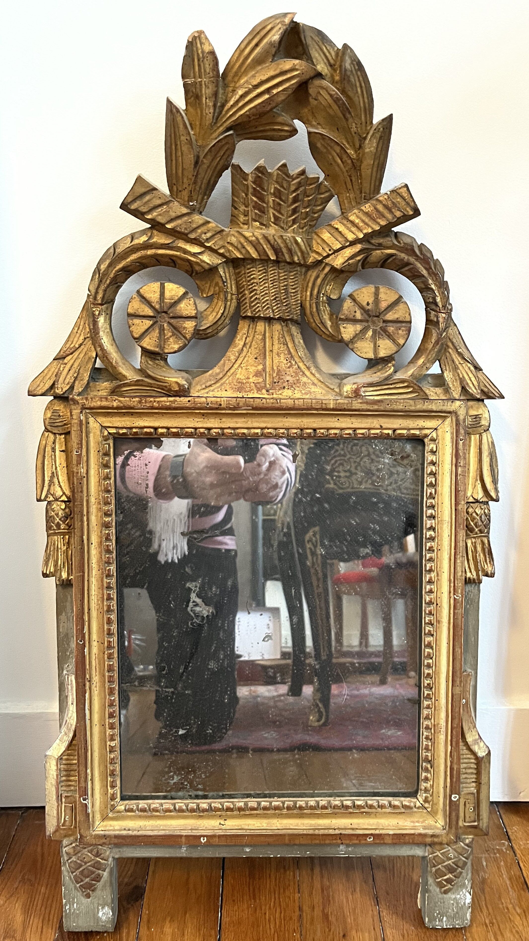 Miroir ancien en bois sculpté et doré XVIIIe, 68x35 cm