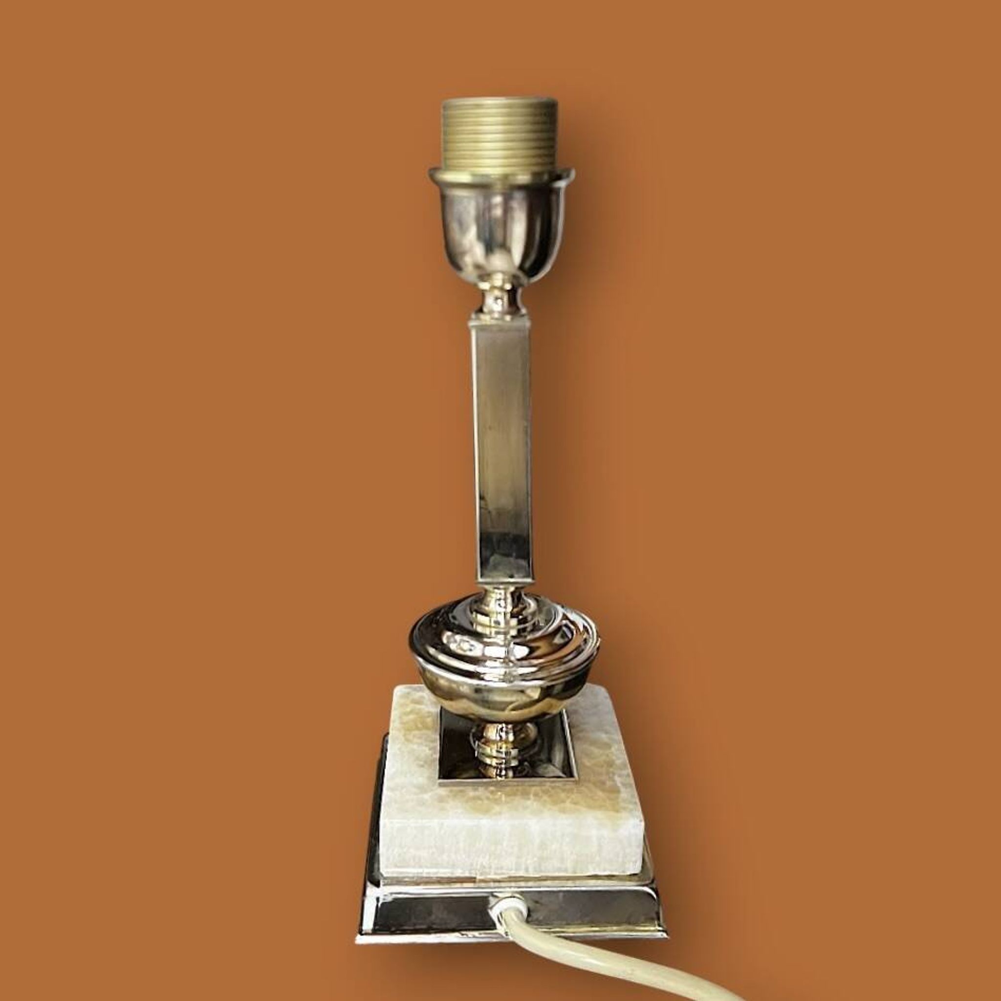 Hollywood Regency table lamp in gold brass and onyx - 1970s