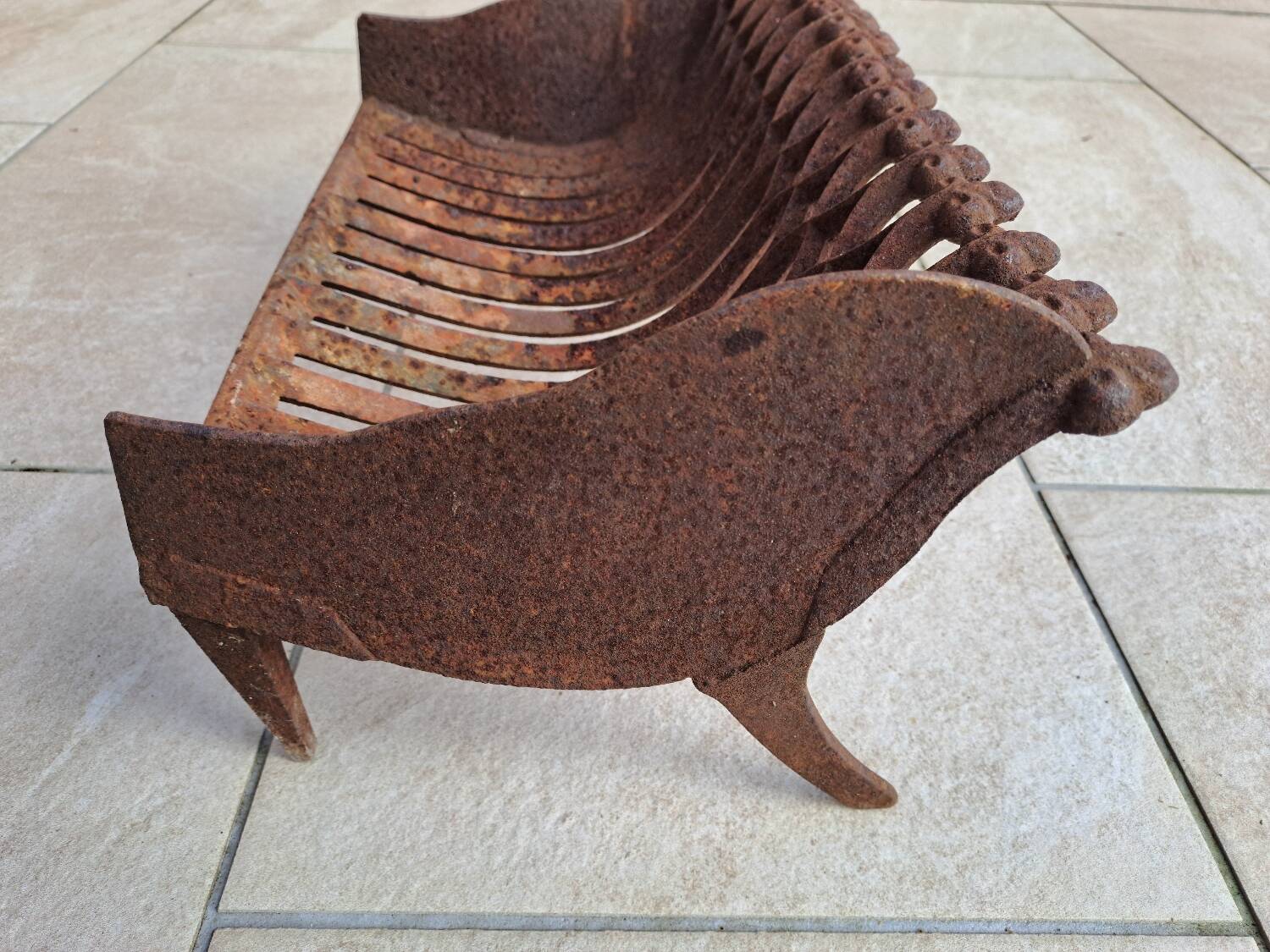 Cast iron log holder