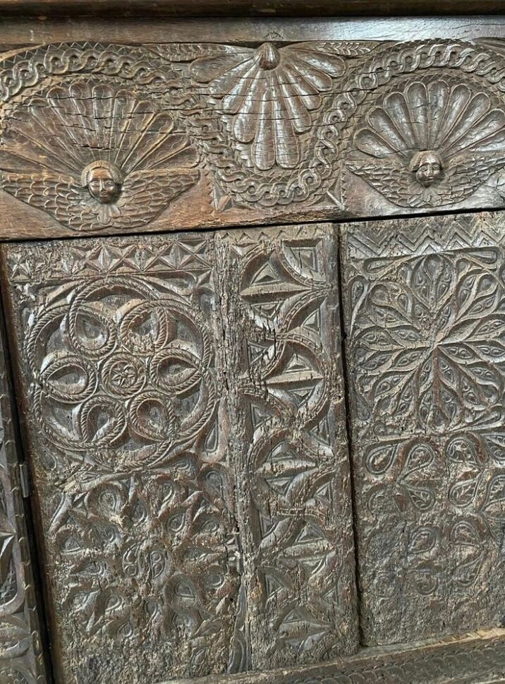 Buffet, Neo-Renaissance style, verses