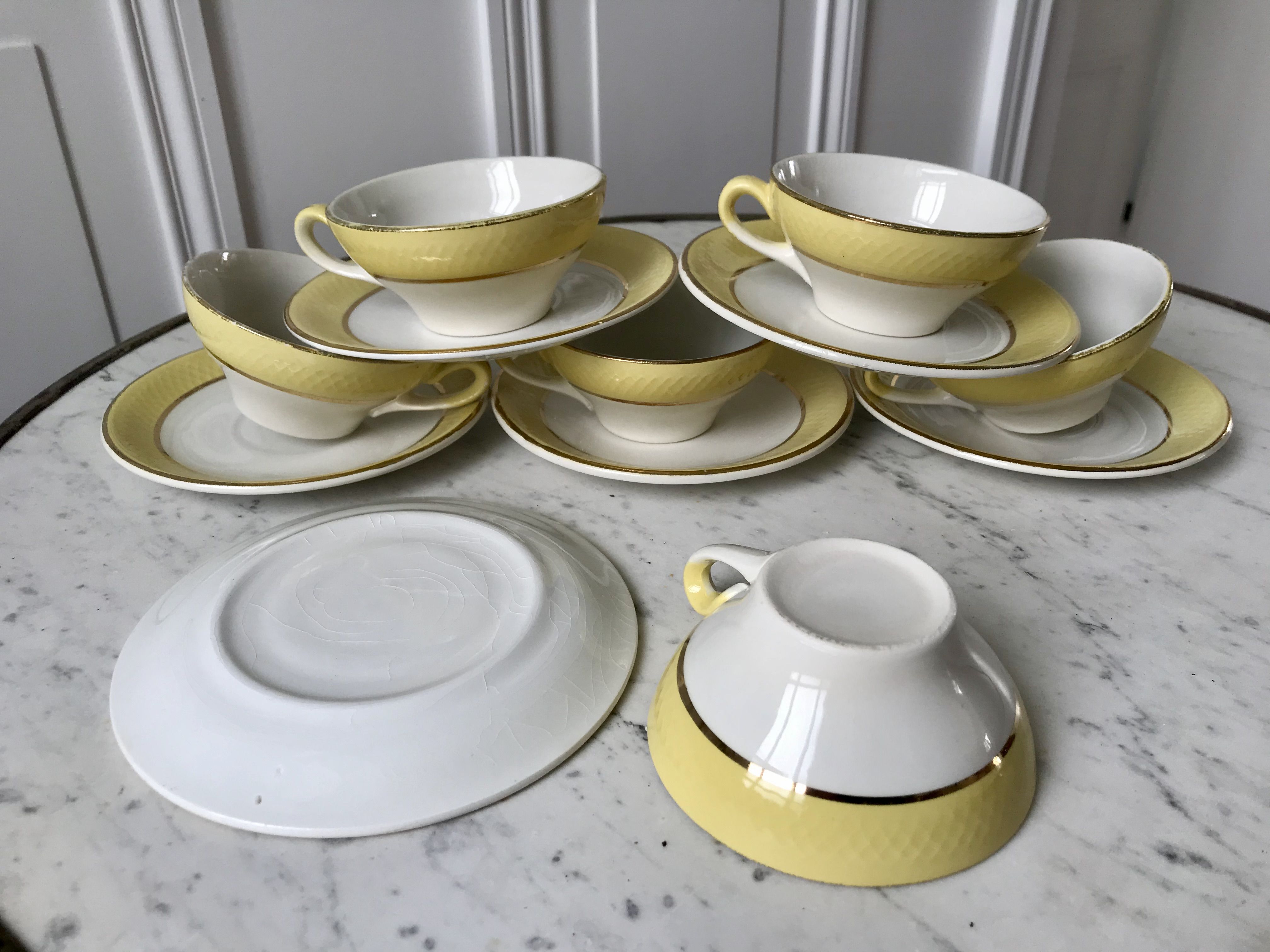 Set of 6 cups and textured yellow sub-cups digoin sarreguemines 50s