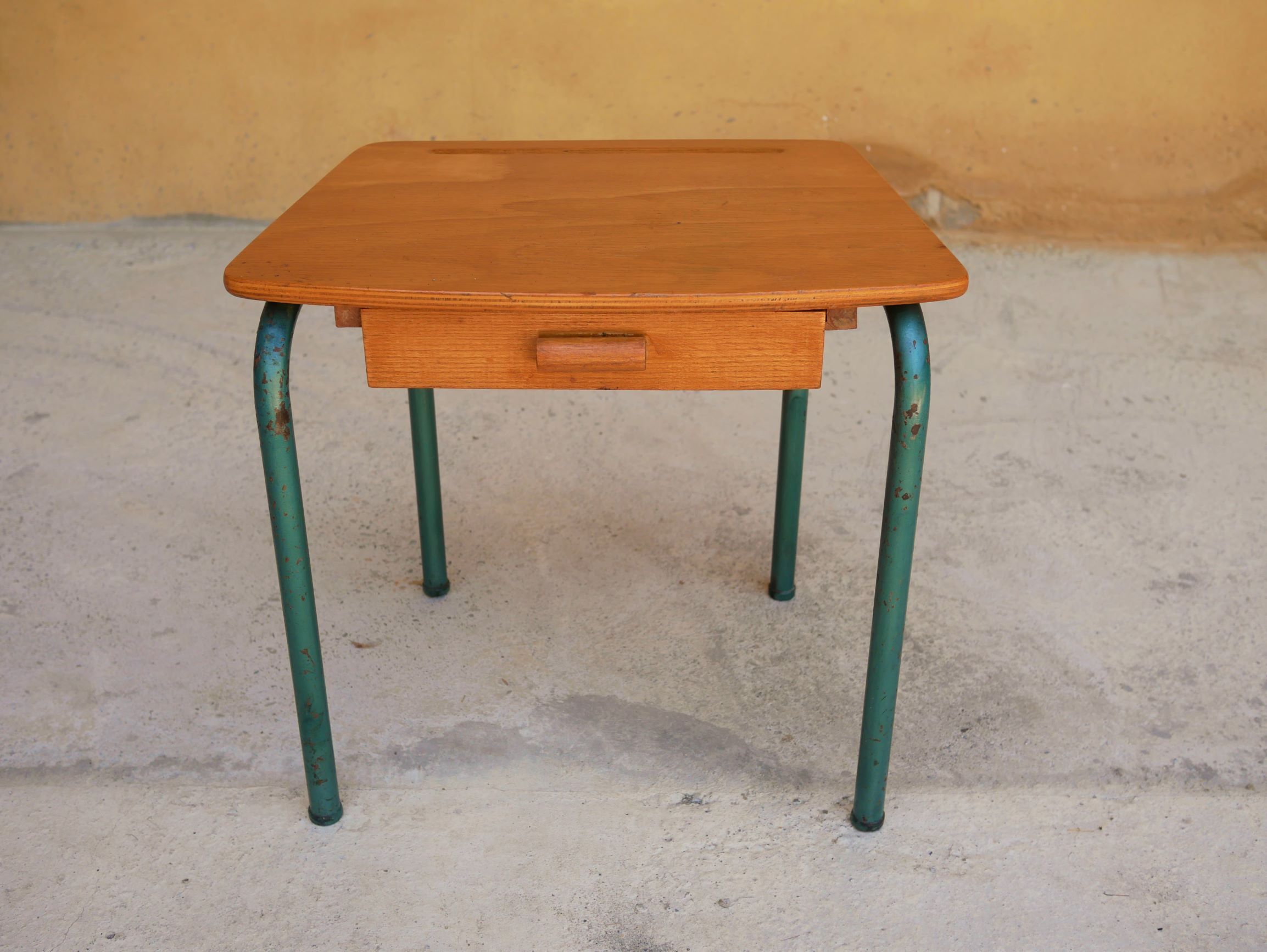 Desk and children's chair by Jacques Hitier for Mullca editions