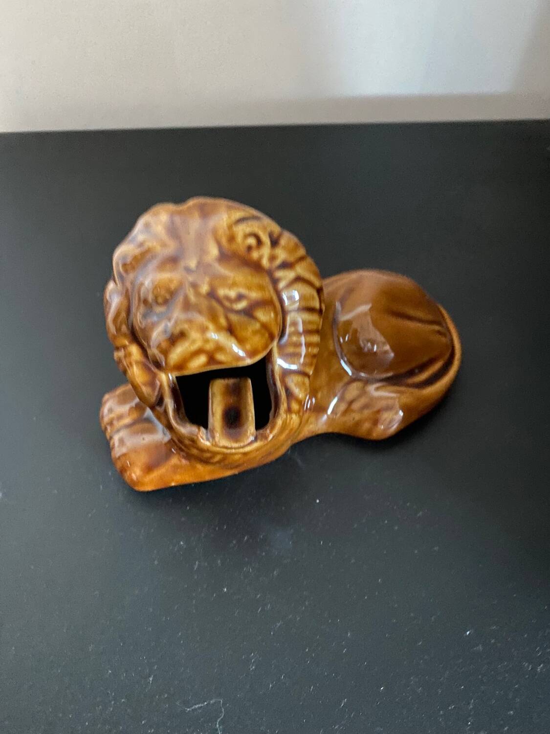 Cendrier céramique lion