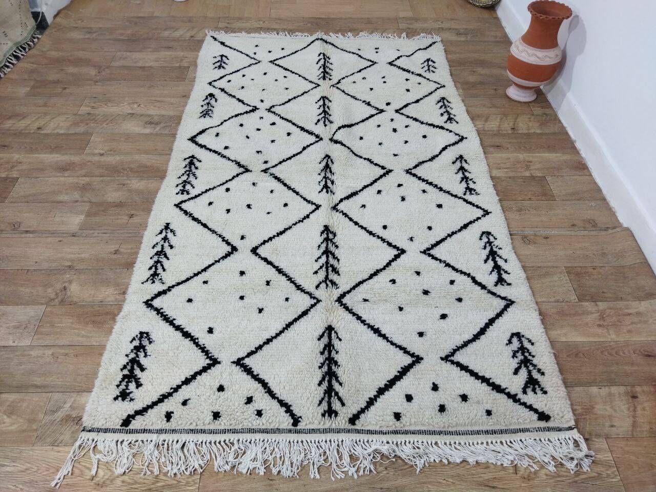 Handmade wool Berber rug 155 x 150 cm