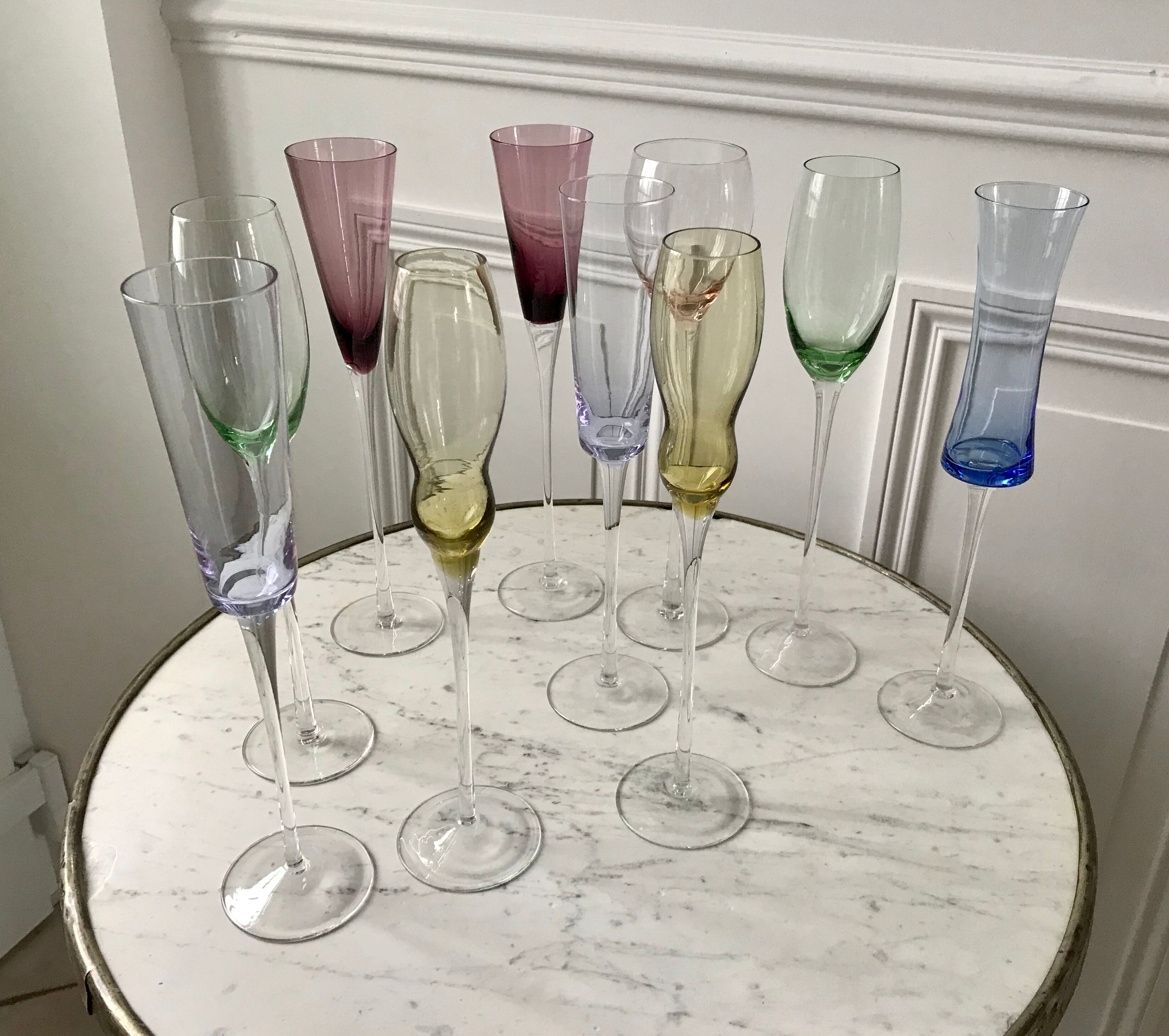 Set of 10 very high champagne flutes in colored glass 70s