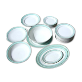 Service de 34 assiettes et plats en faïence fine de Lunéville