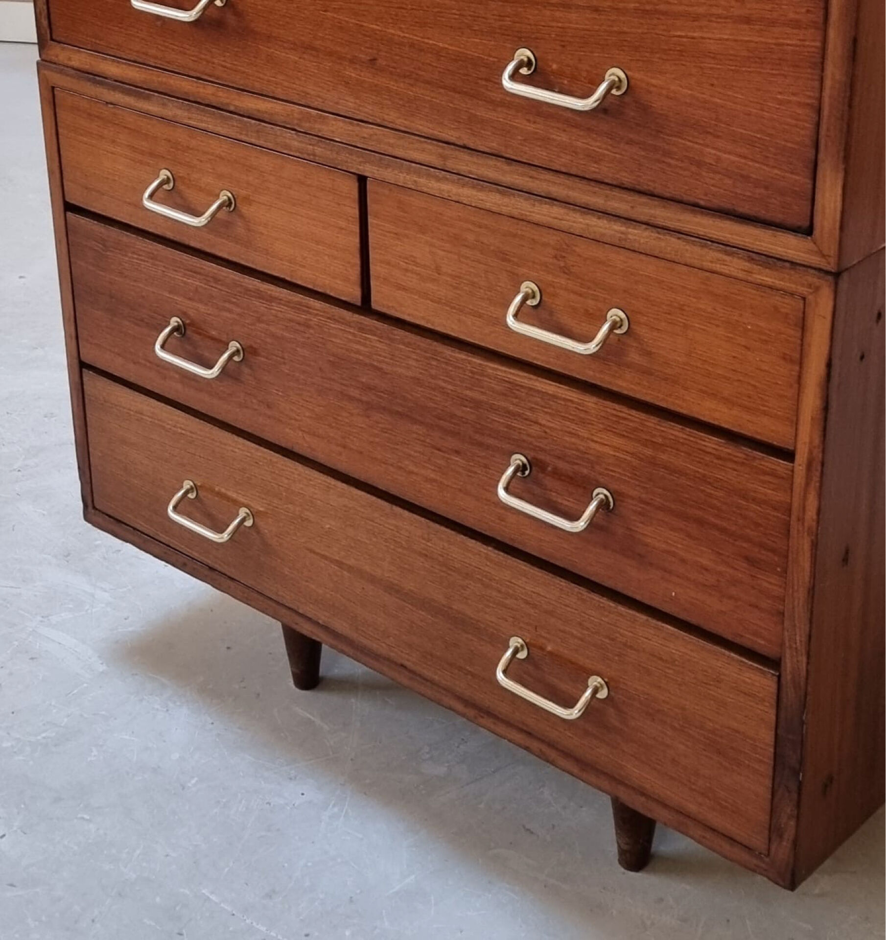 Mid-century drawer cabinet
