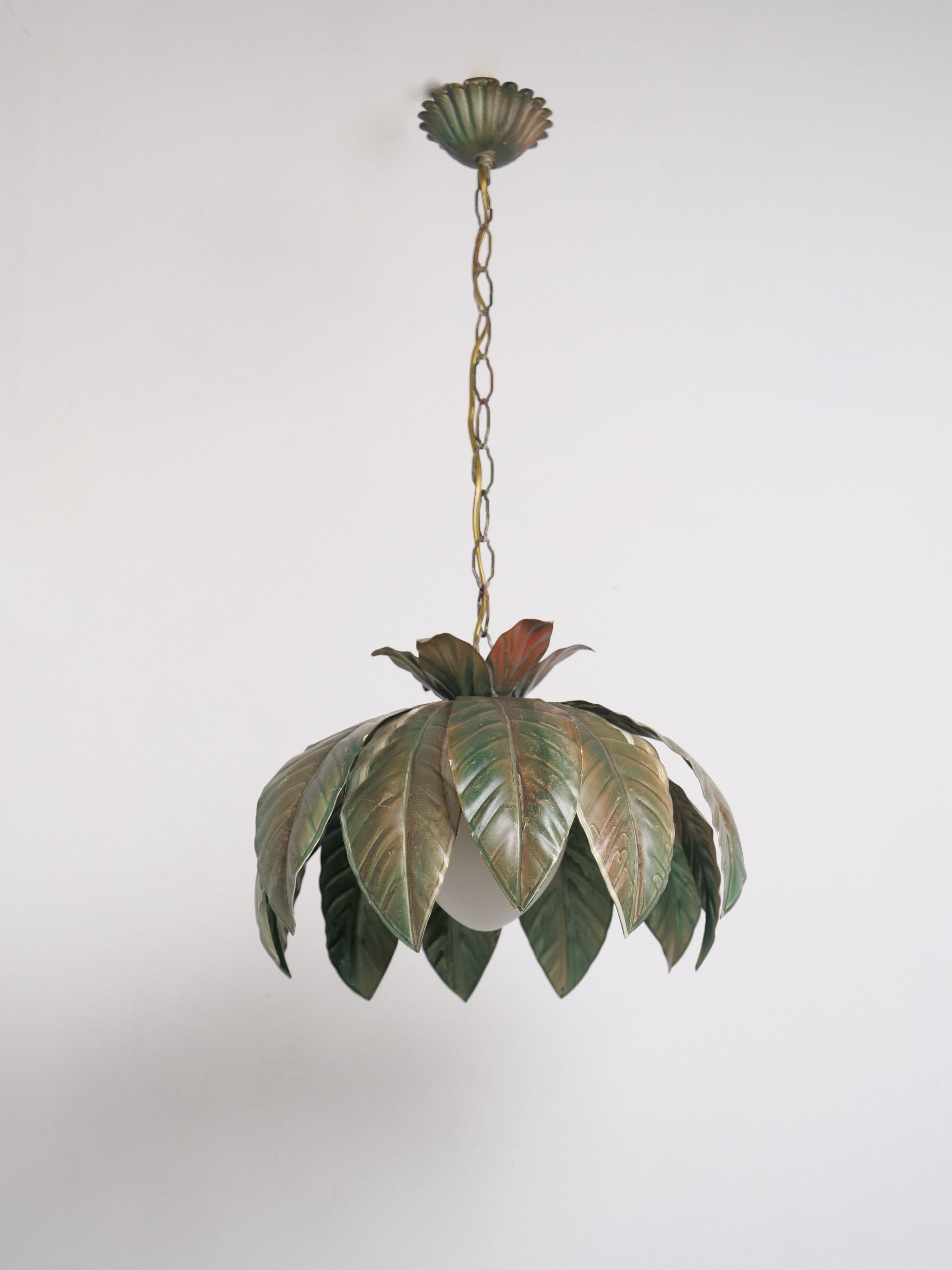Suspension vegetal pattern green leaves