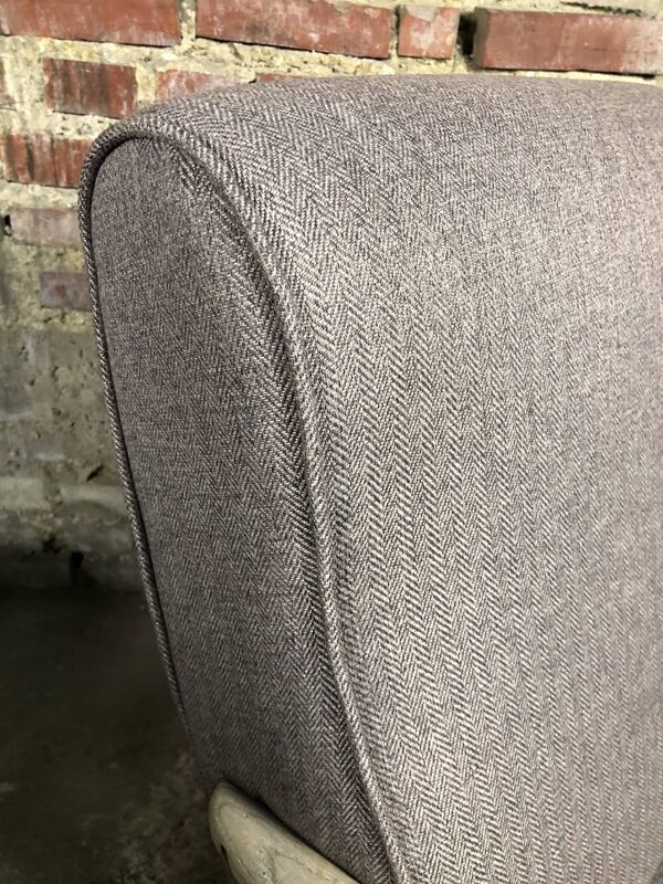 Fauteuils en chêne brut courbé et tissus chiné tissé beige et marron