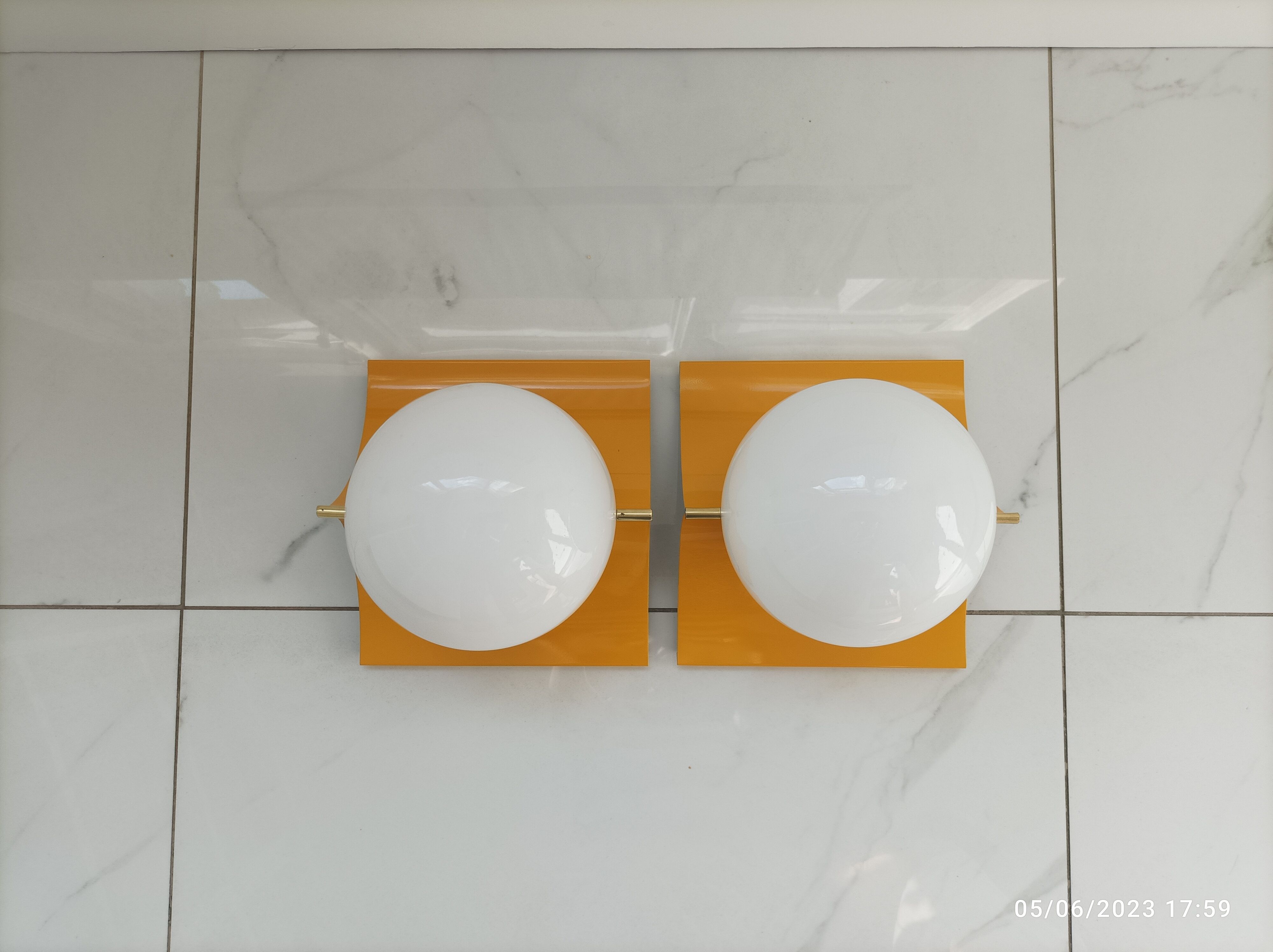 Duo vintage wall lamps