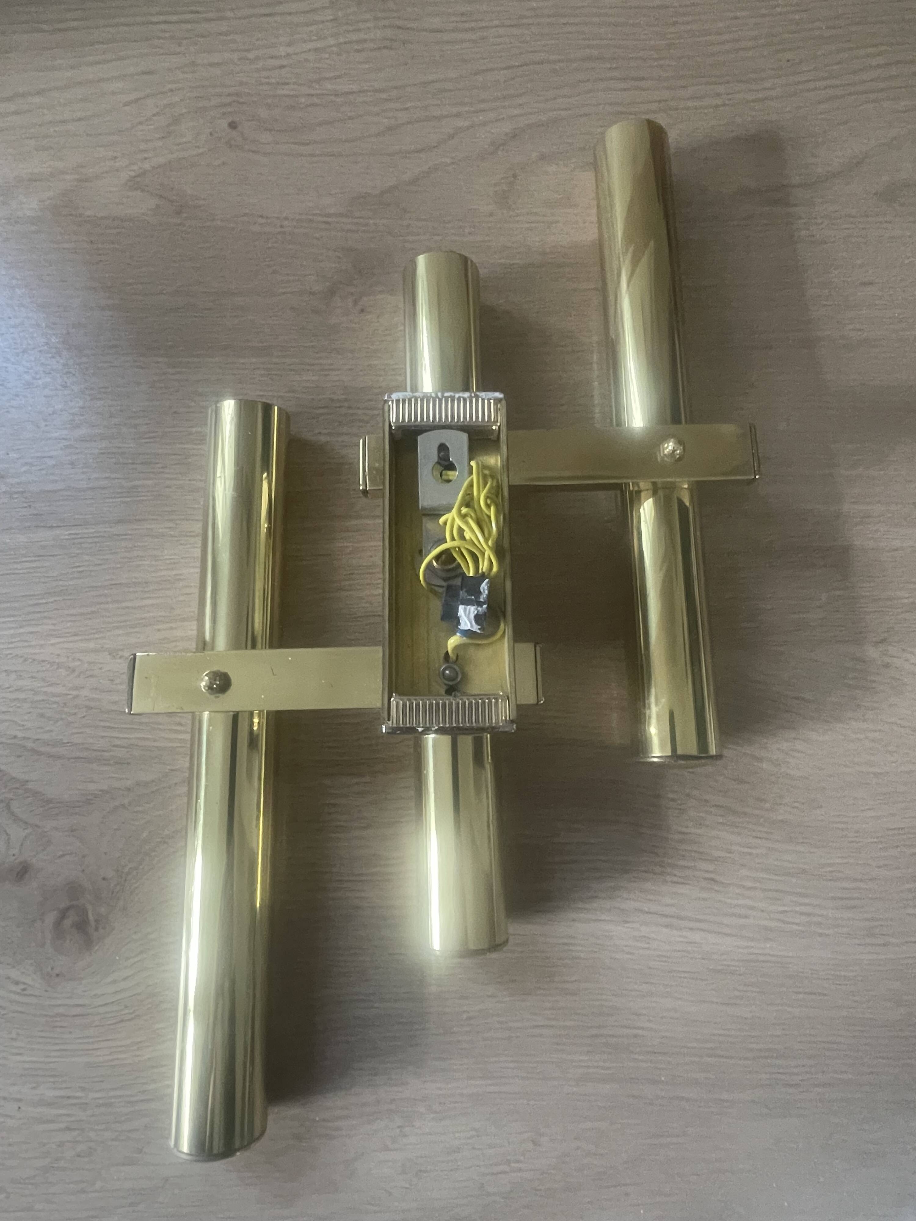 Tubular wall sconces in brass, Italian design from the 1970s, attributed.