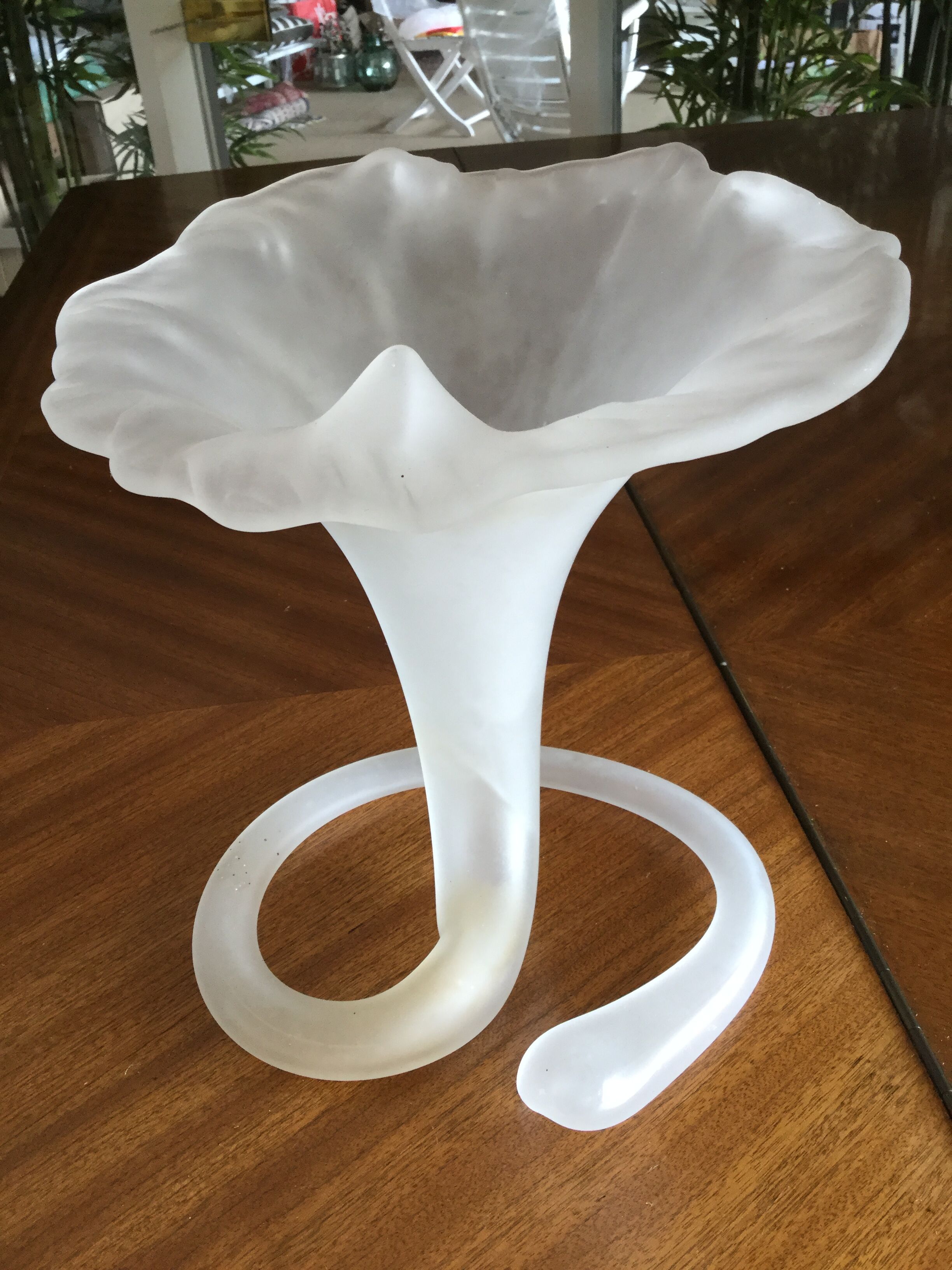 Vase in opaque glass