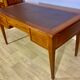 Bureau style Louis XVI, marqueterie de bois précieux
