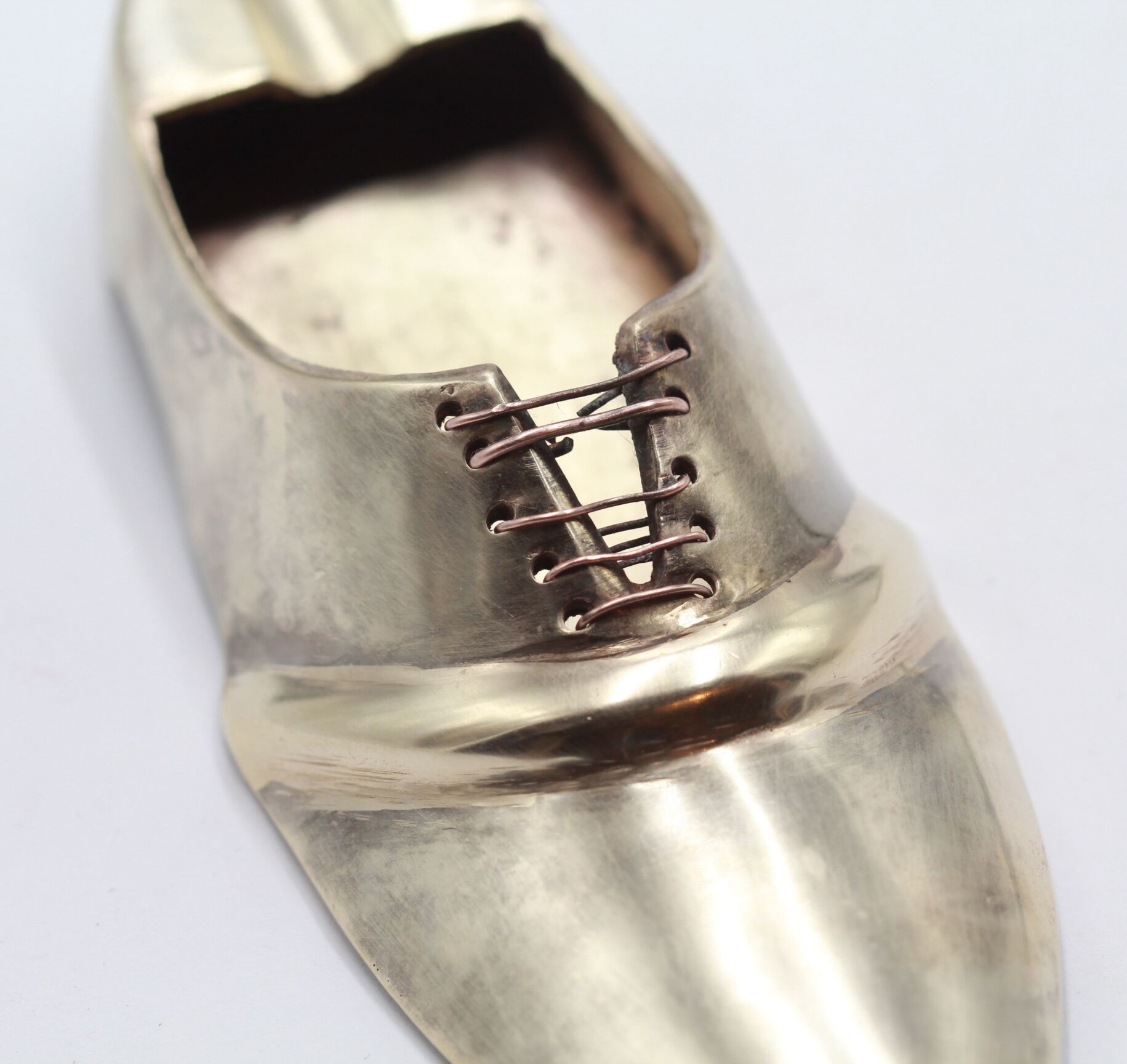 Ashtray brass shoe