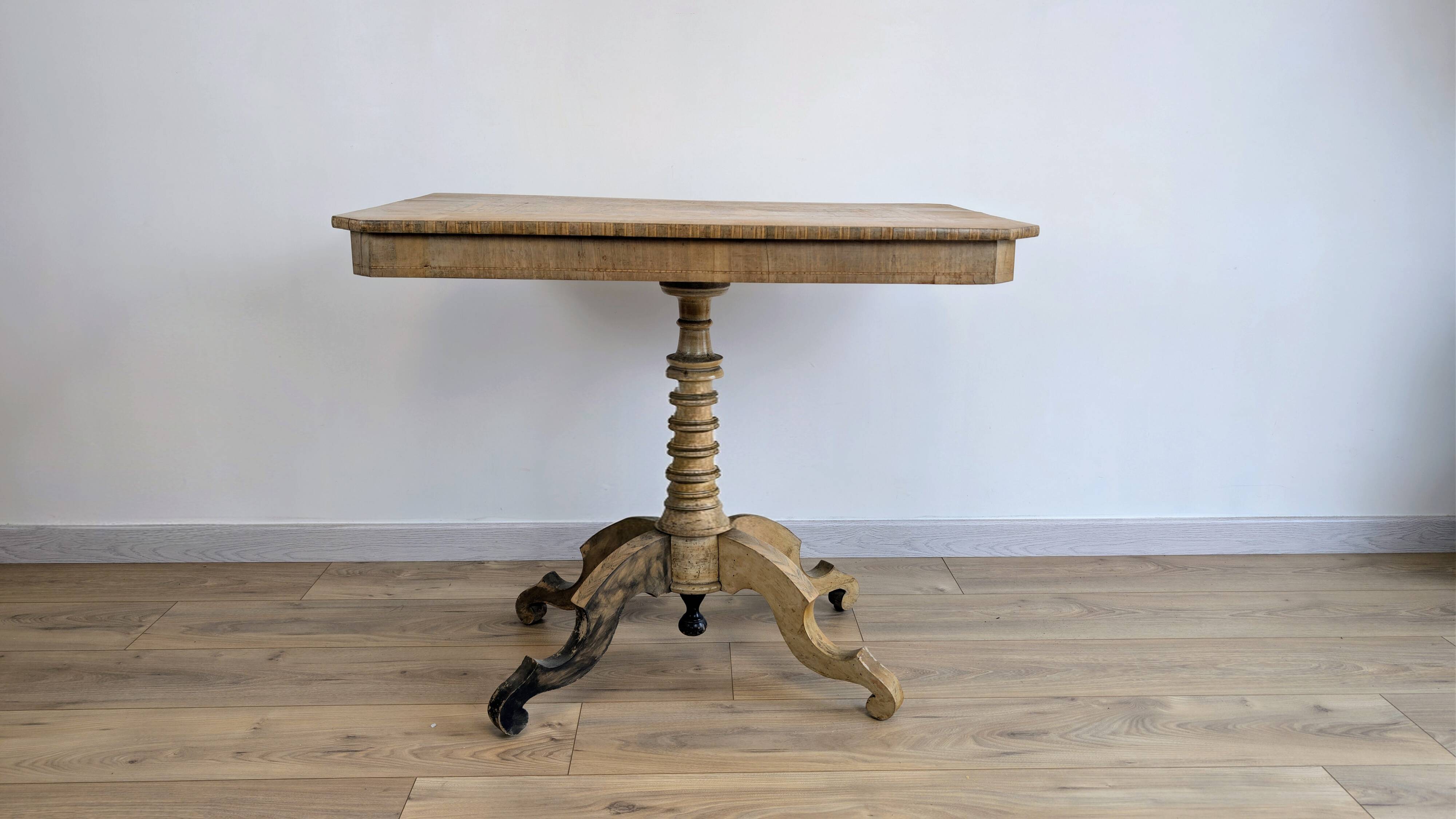 Italian folding gueridon with marquetry of an antique scene, 19th century.