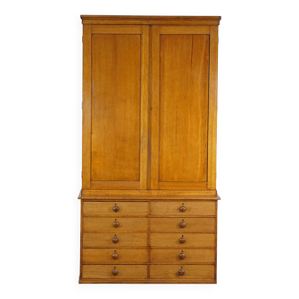 Buffet/armoire de gouvernante victorienne anglaise avec 10 tiroirs et 5 étagères