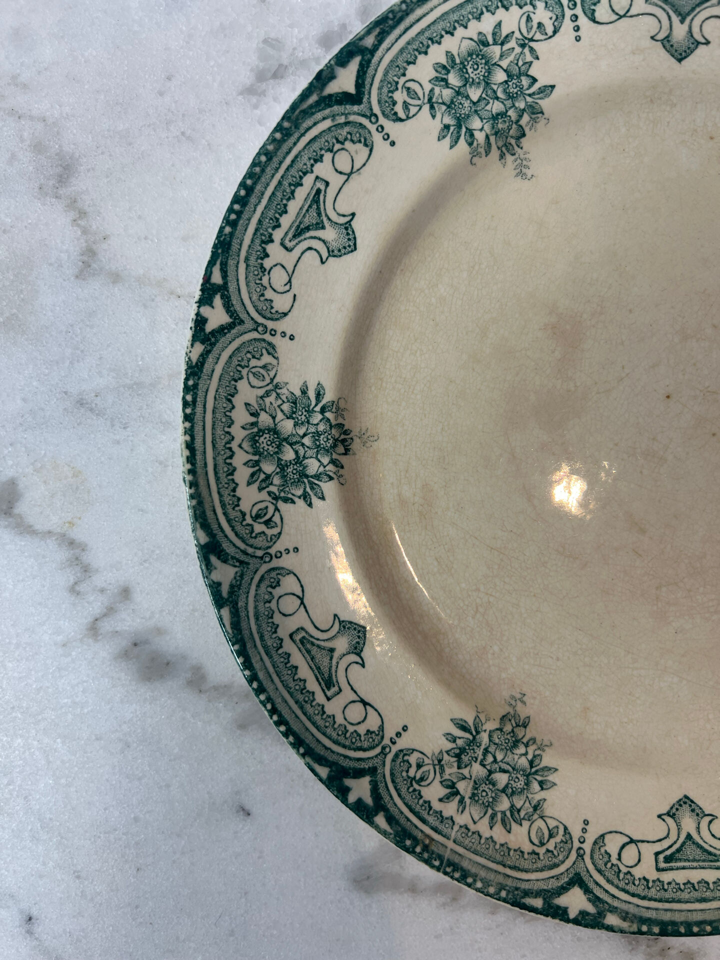 Assiette plate terre de fer Narcisses Onnaing