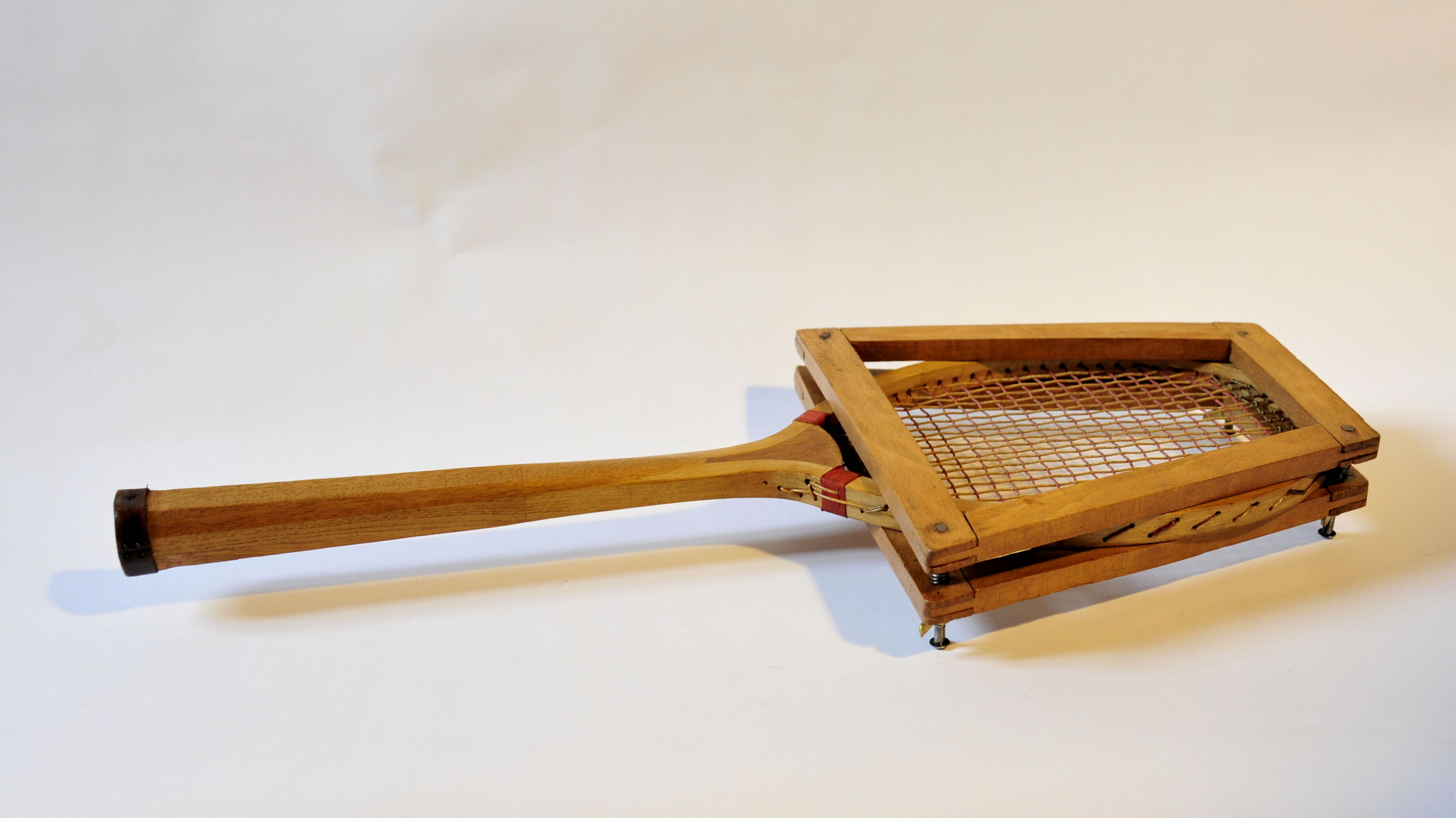 Ancienne Raquette De Tennis En Bois Avec Sa Presse Vintage - Déco Ou Collection