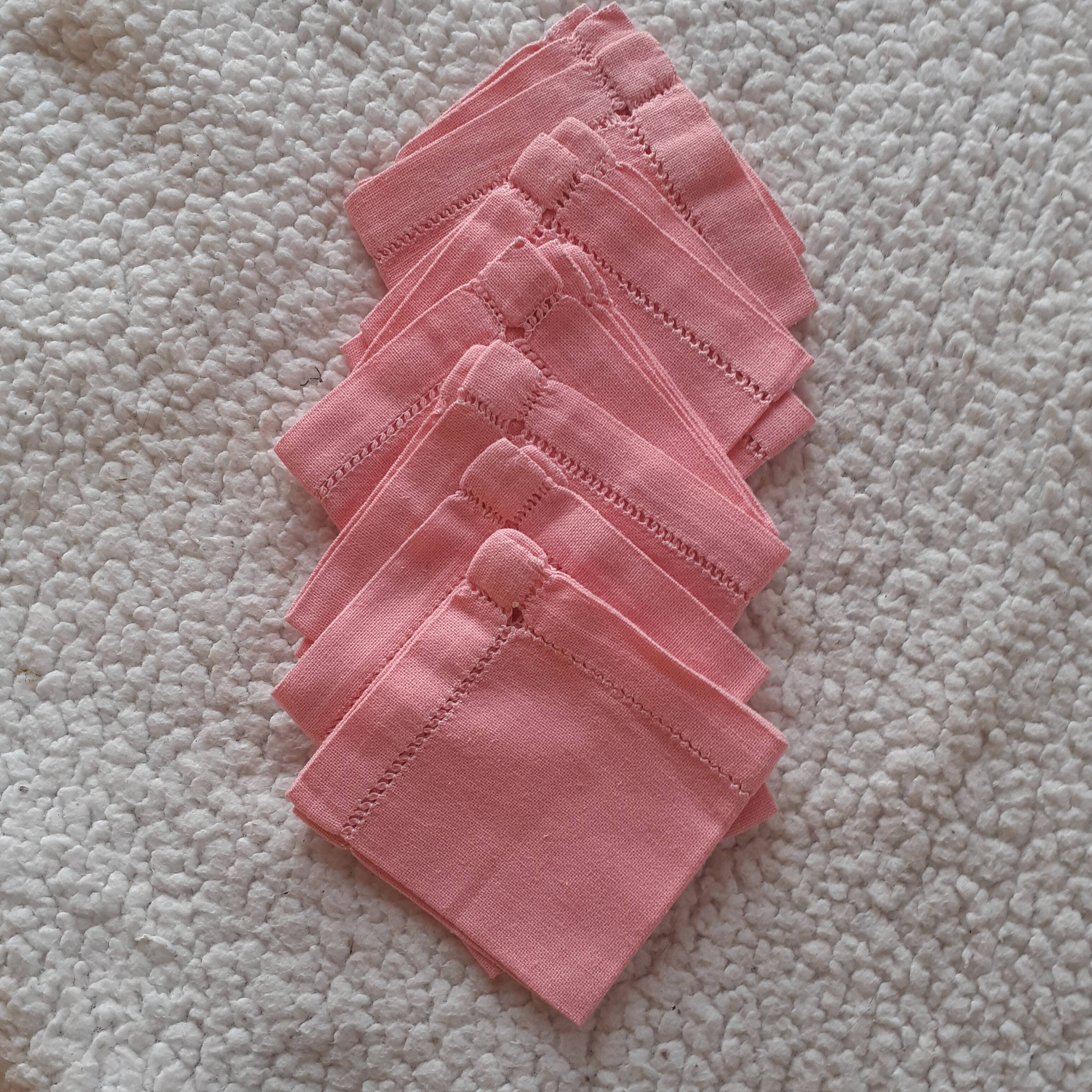 6 small pink napkins. Handmade day entourage.