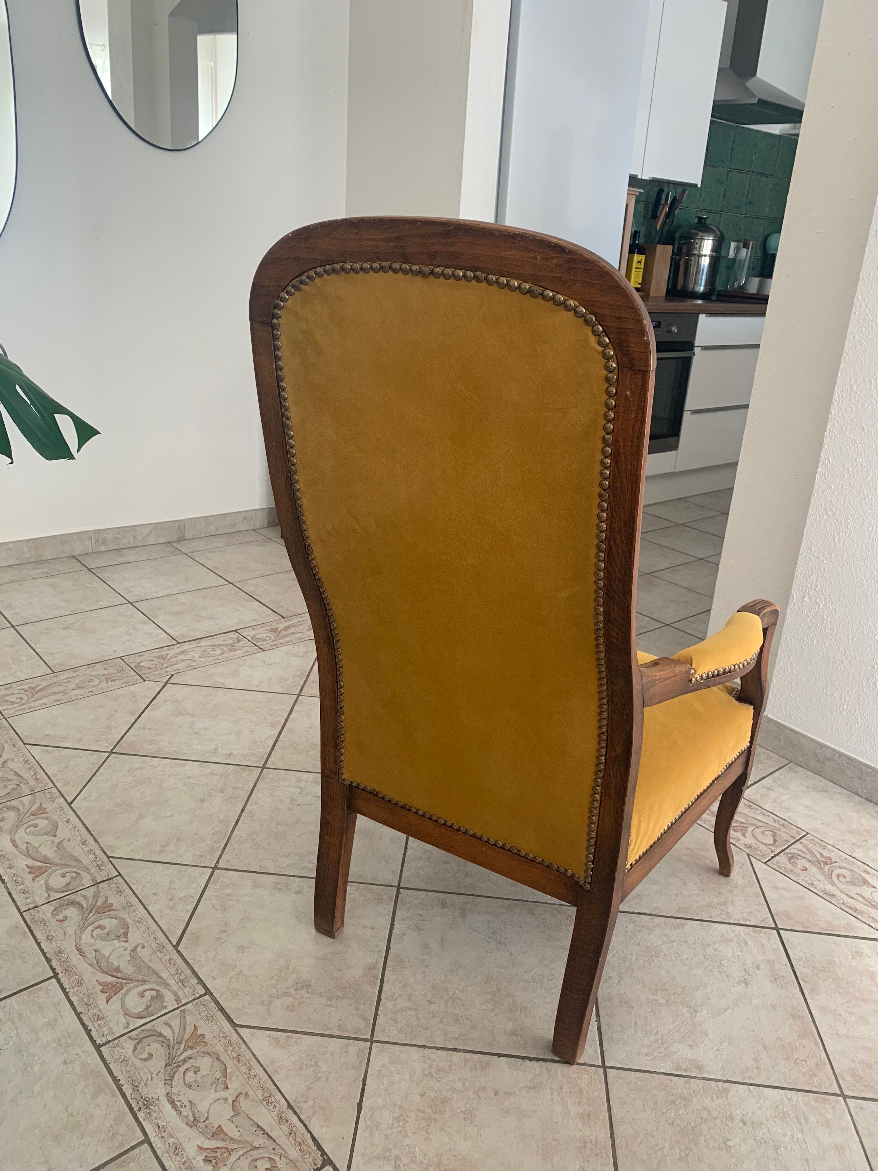 Fauteuil Voltaire style Louis Philippe restauré Jaune Moutarde