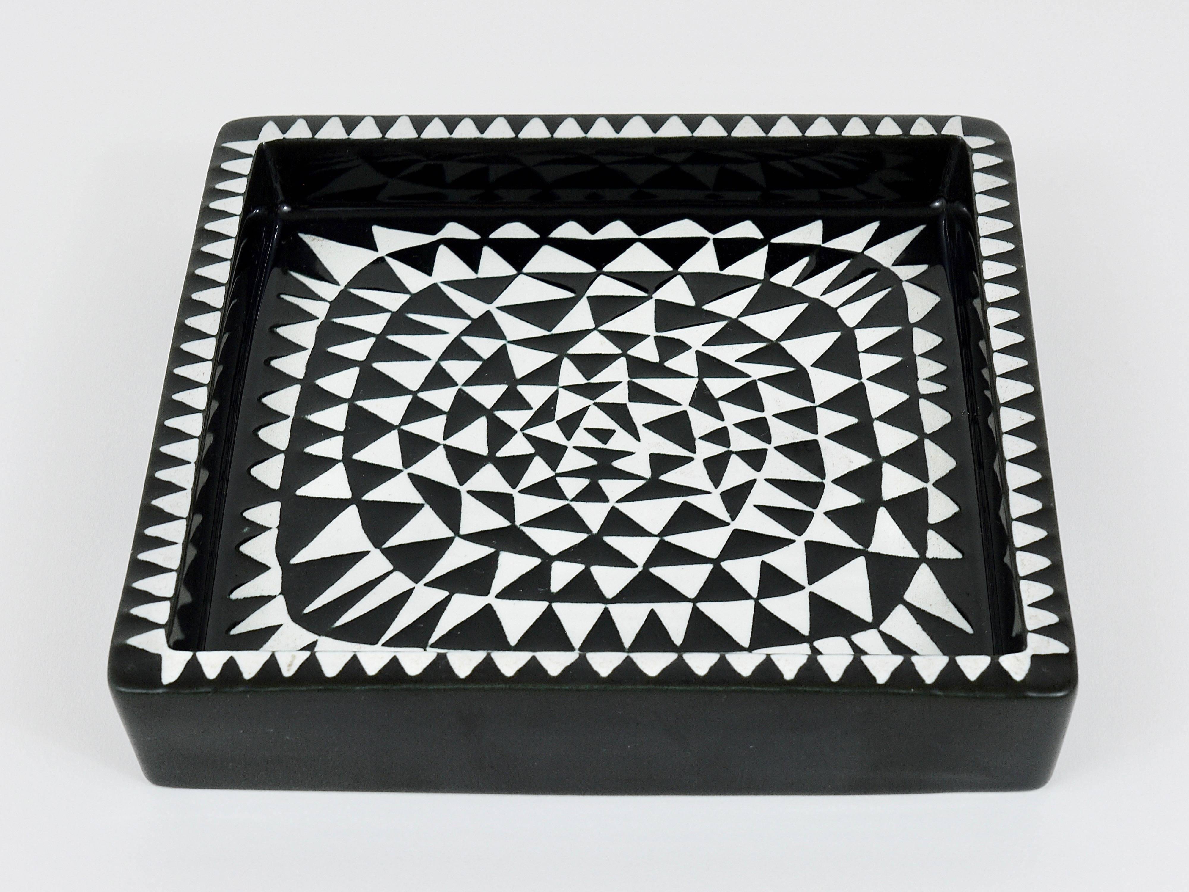 Black and white ceramic plate Domino by Stig Lindberg, ashtray, Gustavsberg, 1950s