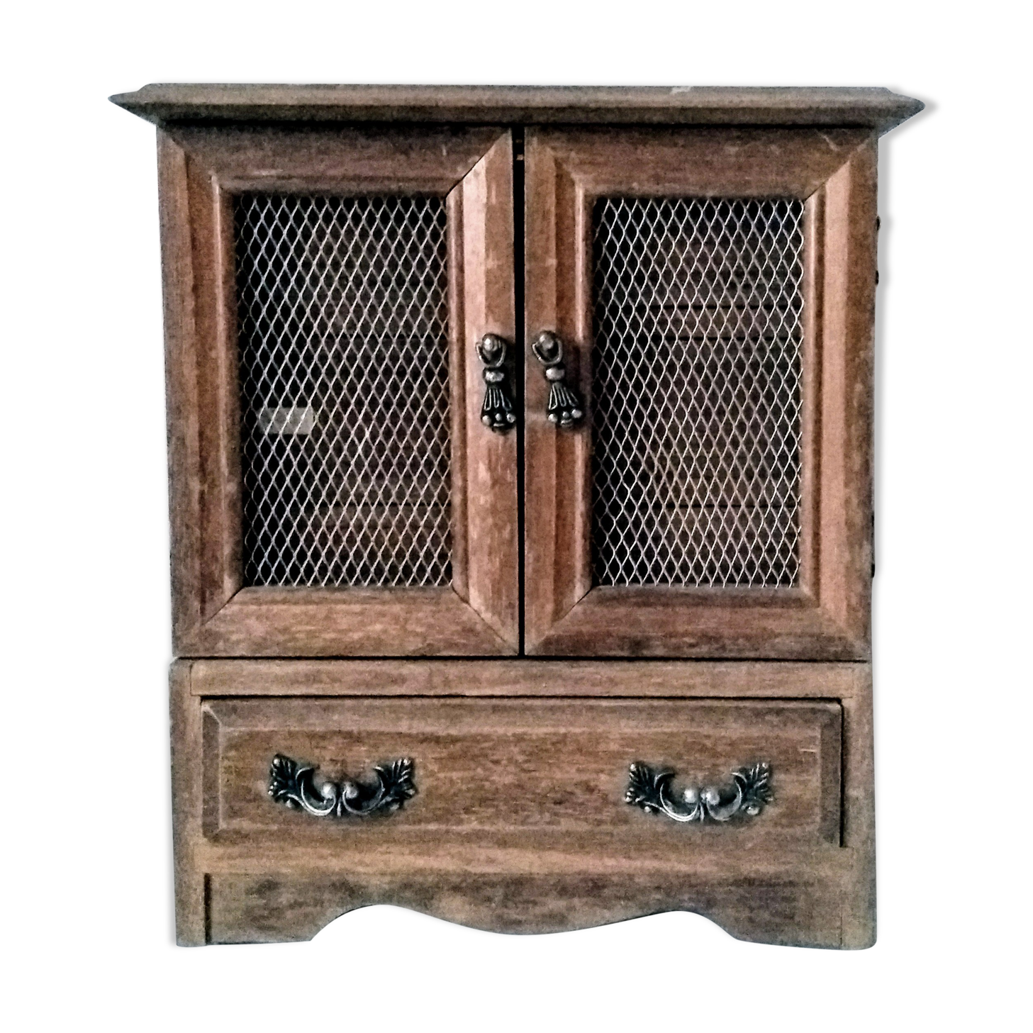 Musical jewelry cabinet